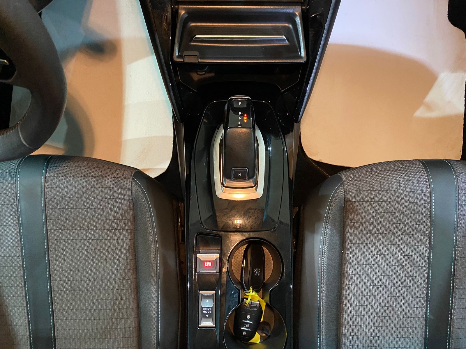 2021 Benzin Otomatik Peugeot 208 Sarı Gürel Tasarım Aksesuar Otomotiv San. Tic. Ltd. Şti.