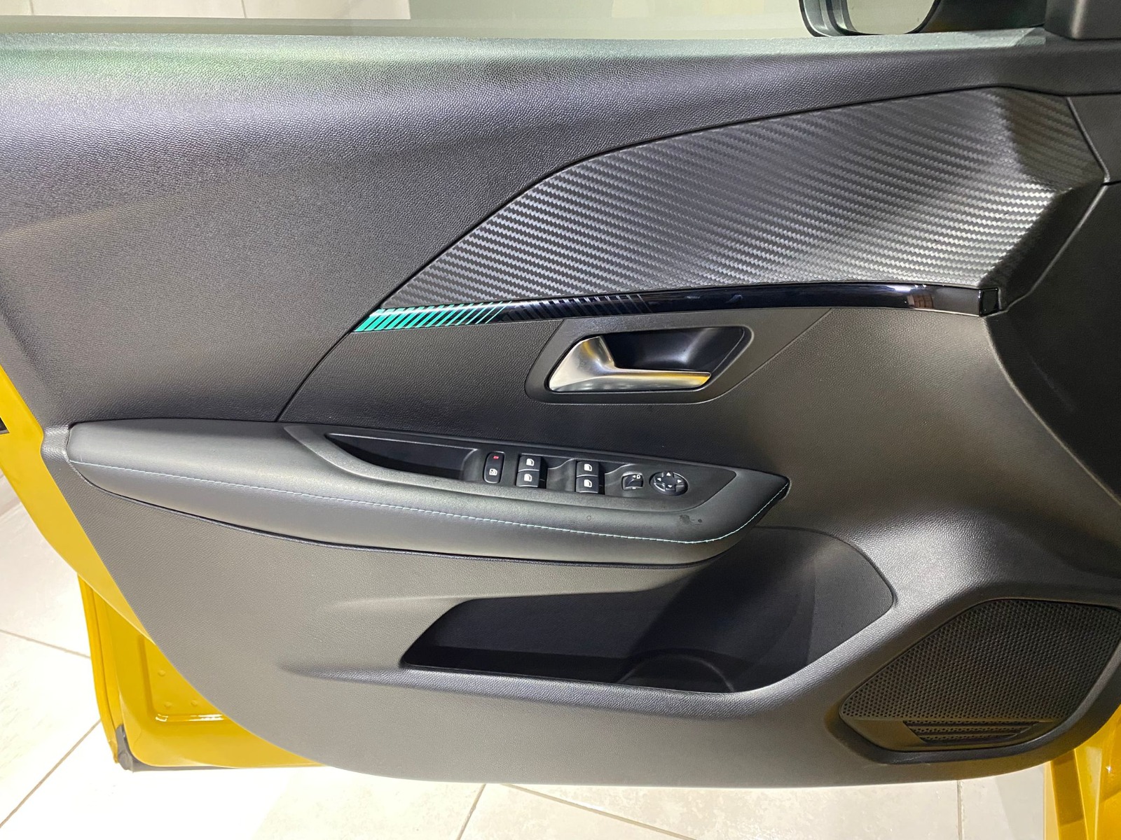 2021 Benzin Otomatik Peugeot 208 Sarı Gürel Tasarım Aksesuar Otomotiv San. Tic. Ltd. Şti.