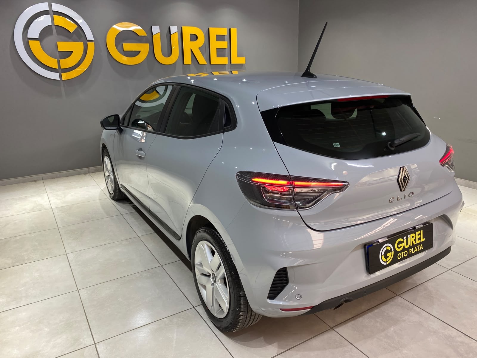 2026 Benzin Otomatik Renault Clio Gri Gürel Tasarım Aksesuar Otomotiv San. Tic. Ltd. Şti.