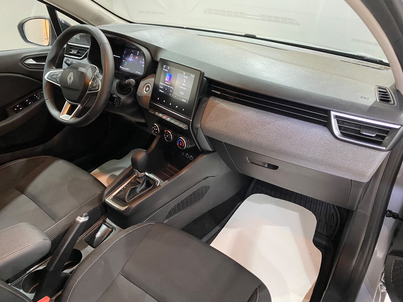 2026 Benzin Otomatik Renault Clio Gri Gürel Tasarım Aksesuar Otomotiv San. Tic. Ltd. Şti.
