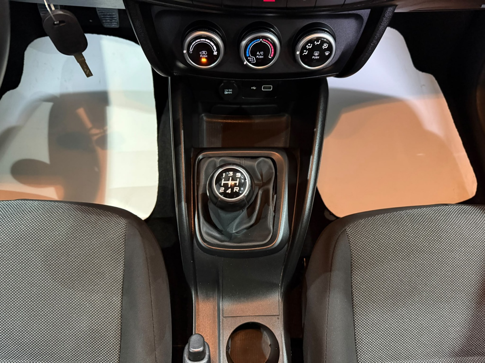 2023 Dizel Manuel Fiat Egea Mavi Gürel Tasarım Aksesuar Otomotiv San. Tic. Ltd. Şti.
