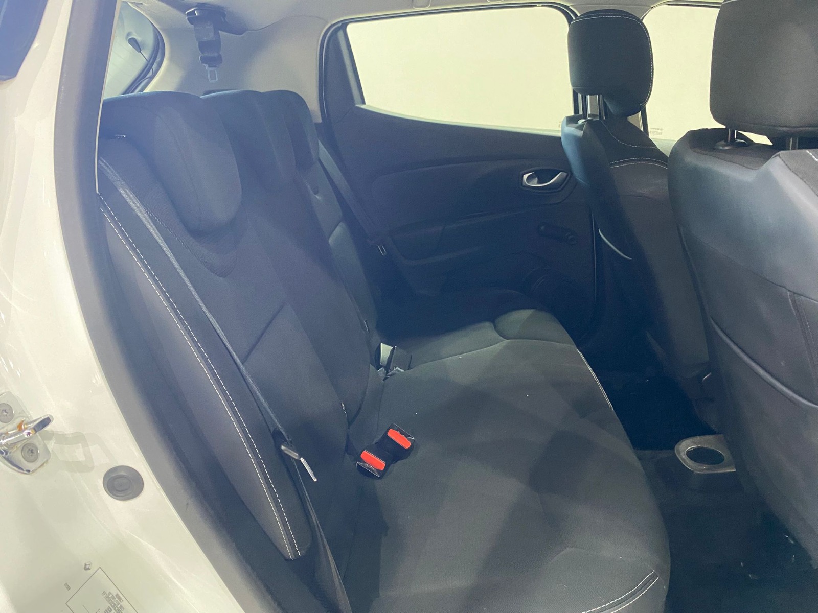TaksitliOto.Net | 2.El Renault Clio Hatchback 0.9 TCe Touch | Manuel & Benzin | Beyaz | İzmir.2el 2020 Benzin Manuel Renault Clio Beyaz Gürel Tasarım Aksesuar Otomotiv San. Tic. Ltd. Şti.