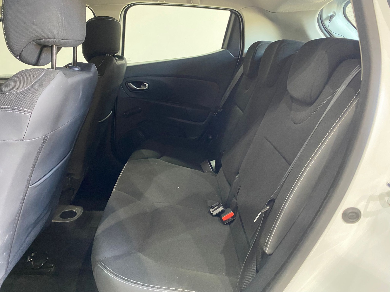 TaksitliOto.Net | 2.El Renault Clio Hatchback 0.9 TCe Touch | Manuel & Benzin | Beyaz | İzmir.2el 2020 Benzin Manuel Renault Clio Beyaz Gürel Tasarım Aksesuar Otomotiv San. Tic. Ltd. Şti.