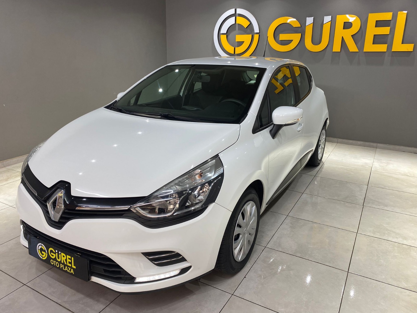 TaksitliOto.Net | 2.El Renault Clio Hatchback 0.9 TCe Touch | Manuel & Benzin | Beyaz | İzmir.2el 2020 Benzin Manuel Renault Clio Beyaz Gürel Tasarım Aksesuar Otomotiv San. Tic. Ltd. Şti.