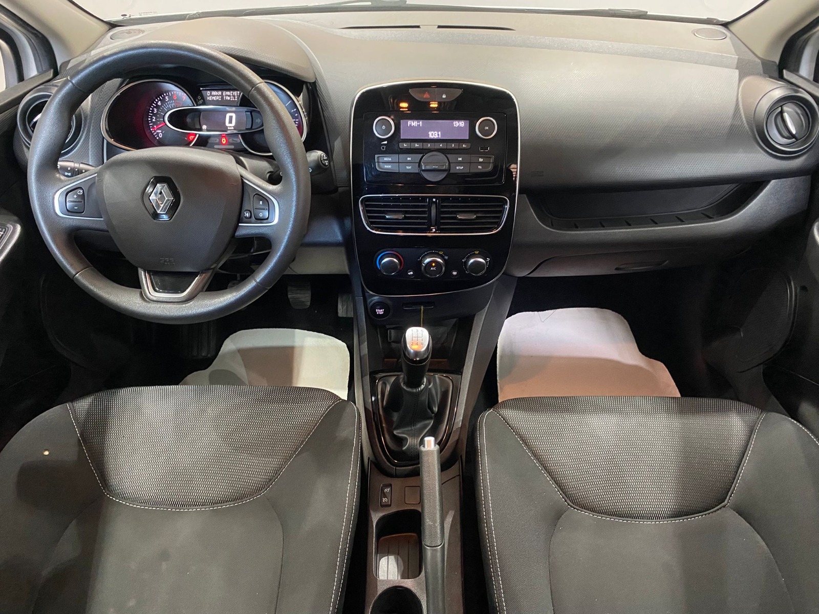 TaksitliOto.Net | 2.El Renault Clio Hatchback 0.9 TCe Touch | Manuel & Benzin | Beyaz | İzmir.2el 2020 Benzin Manuel Renault Clio Beyaz Gürel Tasarım Aksesuar Otomotiv San. Tic. Ltd. Şti.