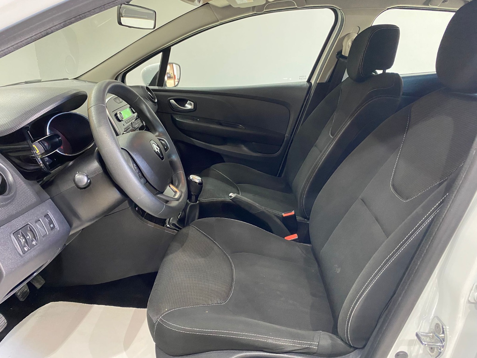 TaksitliOto.Net | 2.El Renault Clio Hatchback 0.9 TCe Touch | Manuel & Benzin | Beyaz | İzmir.2el 2020 Benzin Manuel Renault Clio Beyaz Gürel Tasarım Aksesuar Otomotiv San. Tic. Ltd. Şti.