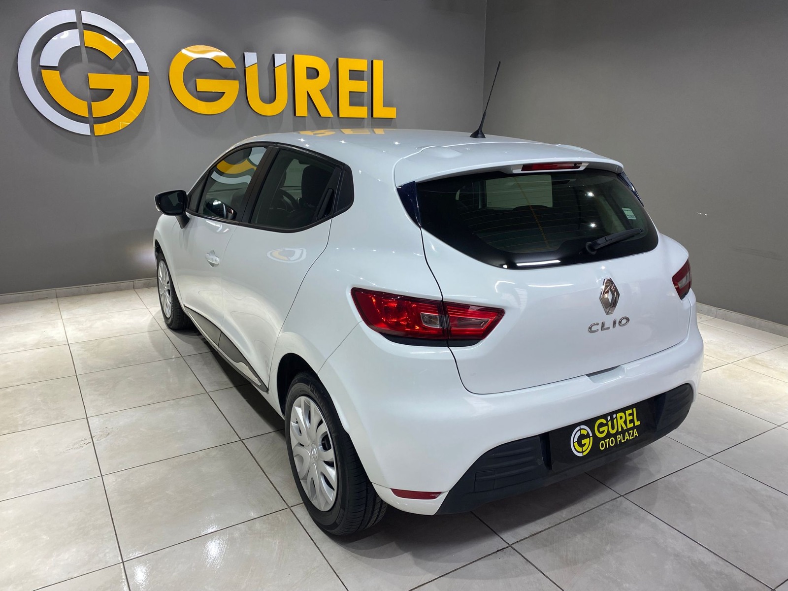 TaksitliOto.Net | 2.El Renault Clio Hatchback 0.9 TCe Touch | Manuel & Benzin | Beyaz | İzmir.2el 2020 Benzin Manuel Renault Clio Beyaz Gürel Tasarım Aksesuar Otomotiv San. Tic. Ltd. Şti.