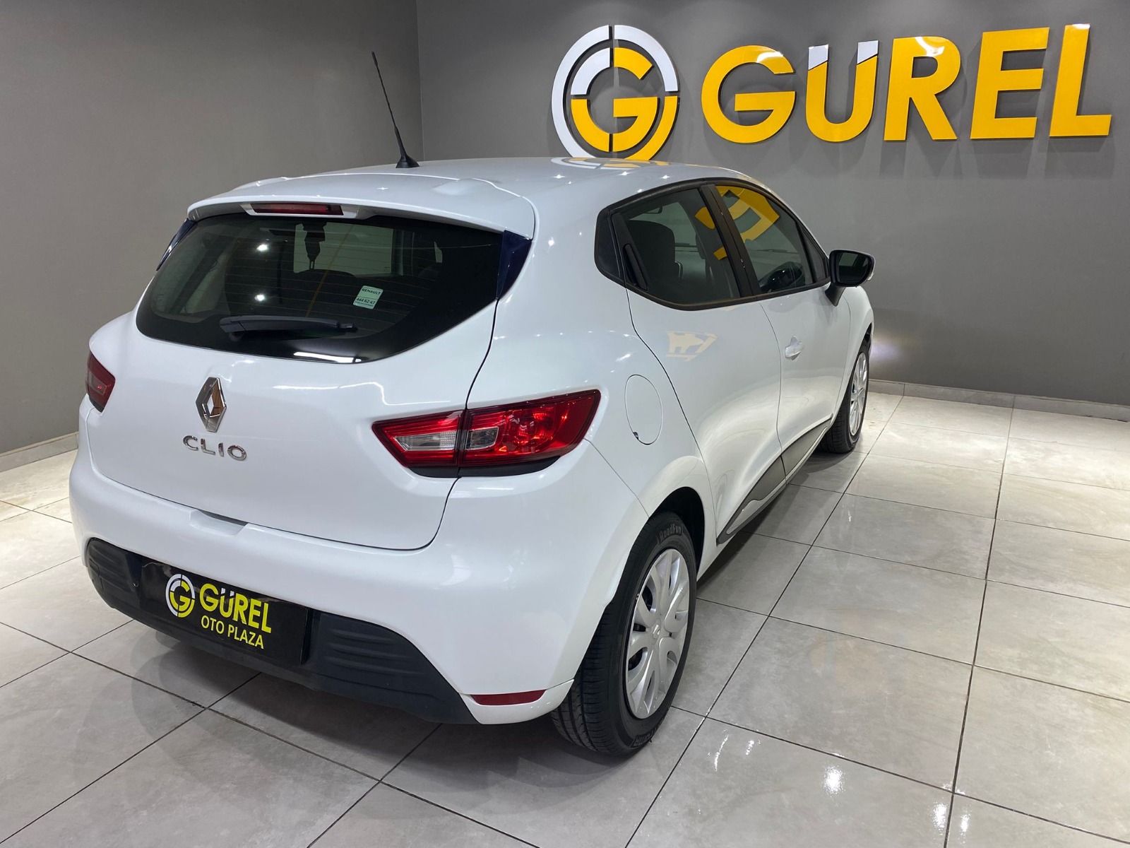 TaksitliOto.Net | 2.El Renault Clio Hatchback 0.9 TCe Touch | Manuel & Benzin | Beyaz | İzmir.2el 2020 Benzin Manuel Renault Clio Beyaz Gürel Tasarım Aksesuar Otomotiv San. Tic. Ltd. Şti.