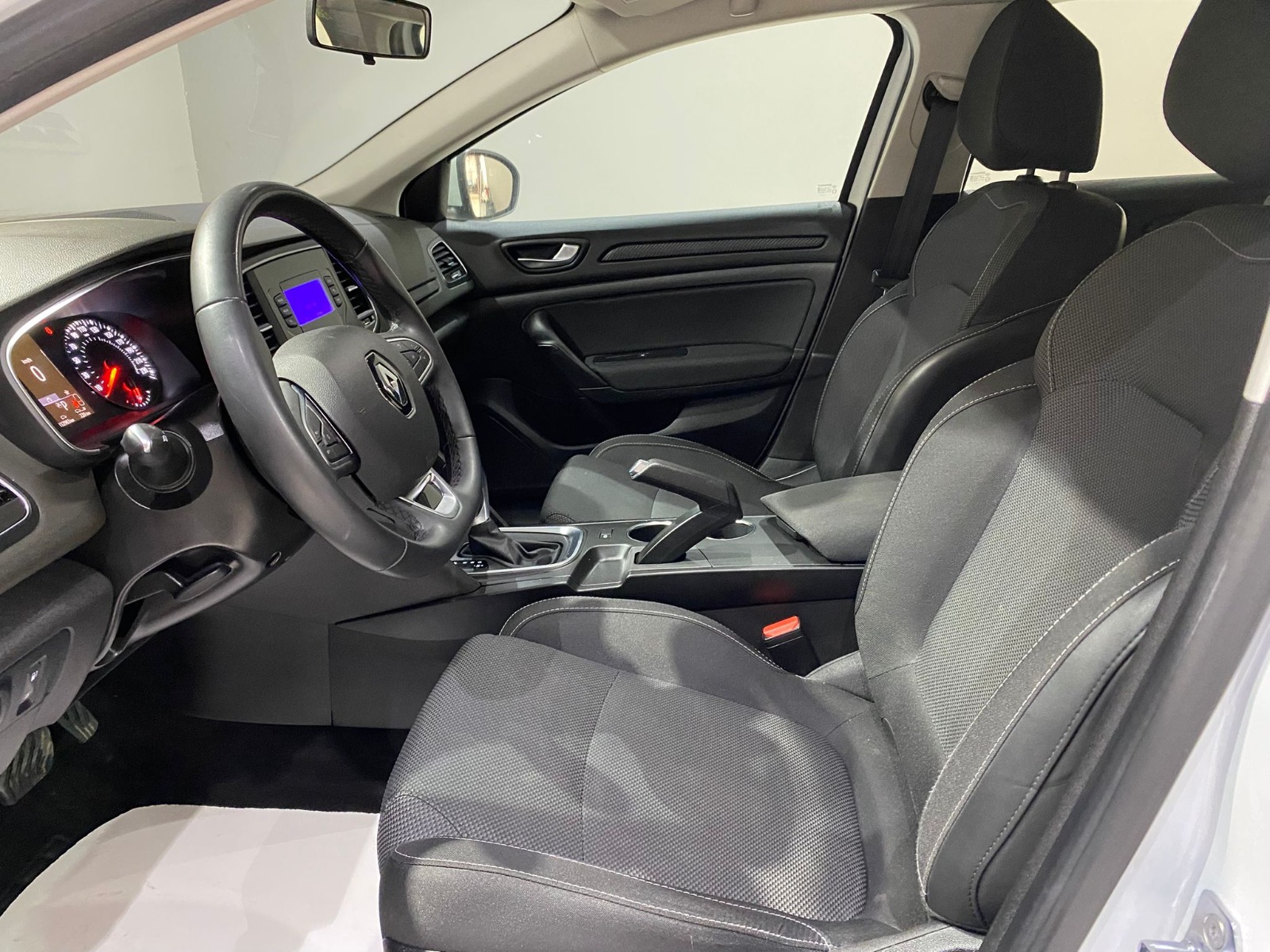 2021 Benzin Otomatik Renault Megane Beyaz Gürel Tasarım Aksesuar Otomotiv San. Tic. Ltd. Şti.