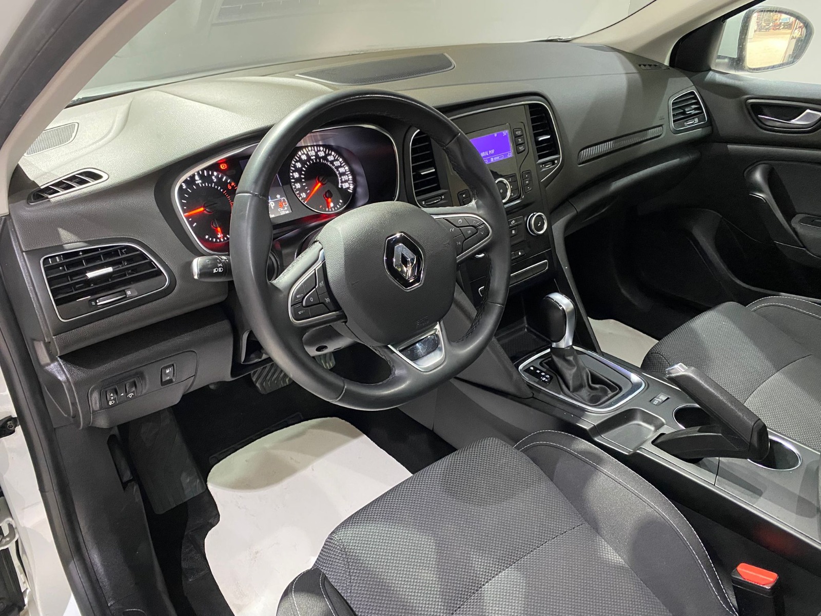 2021 Benzin Otomatik Renault Megane Beyaz Gürel Tasarım Aksesuar Otomotiv San. Tic. Ltd. Şti.