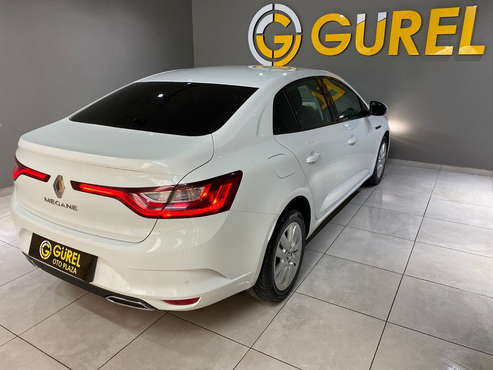 2021 Benzin Otomatik Renault Megane Beyaz Gürel Tasarım Aksesuar Otomotiv San. Tic. Ltd. Şti.