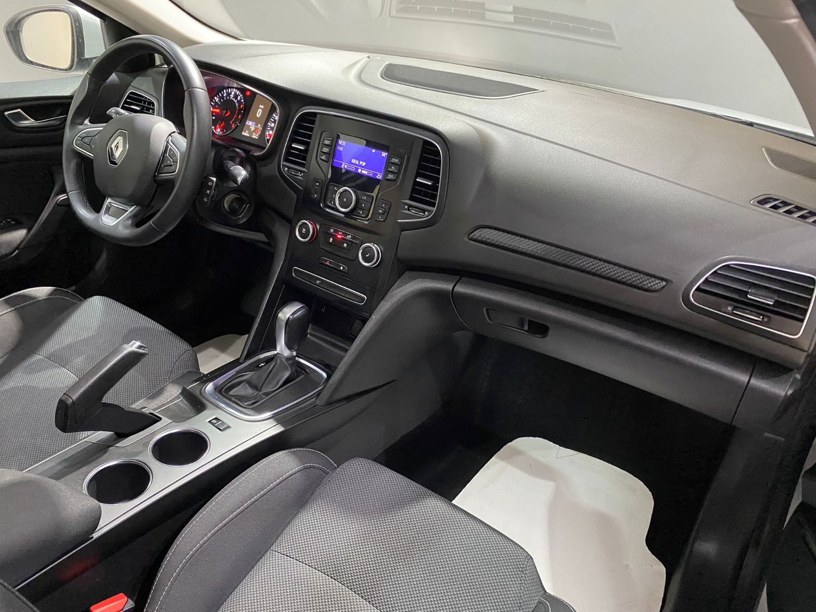 2021 Benzin Otomatik Renault Megane Beyaz Gürel Tasarım Aksesuar Otomotiv San. Tic. Ltd. Şti.