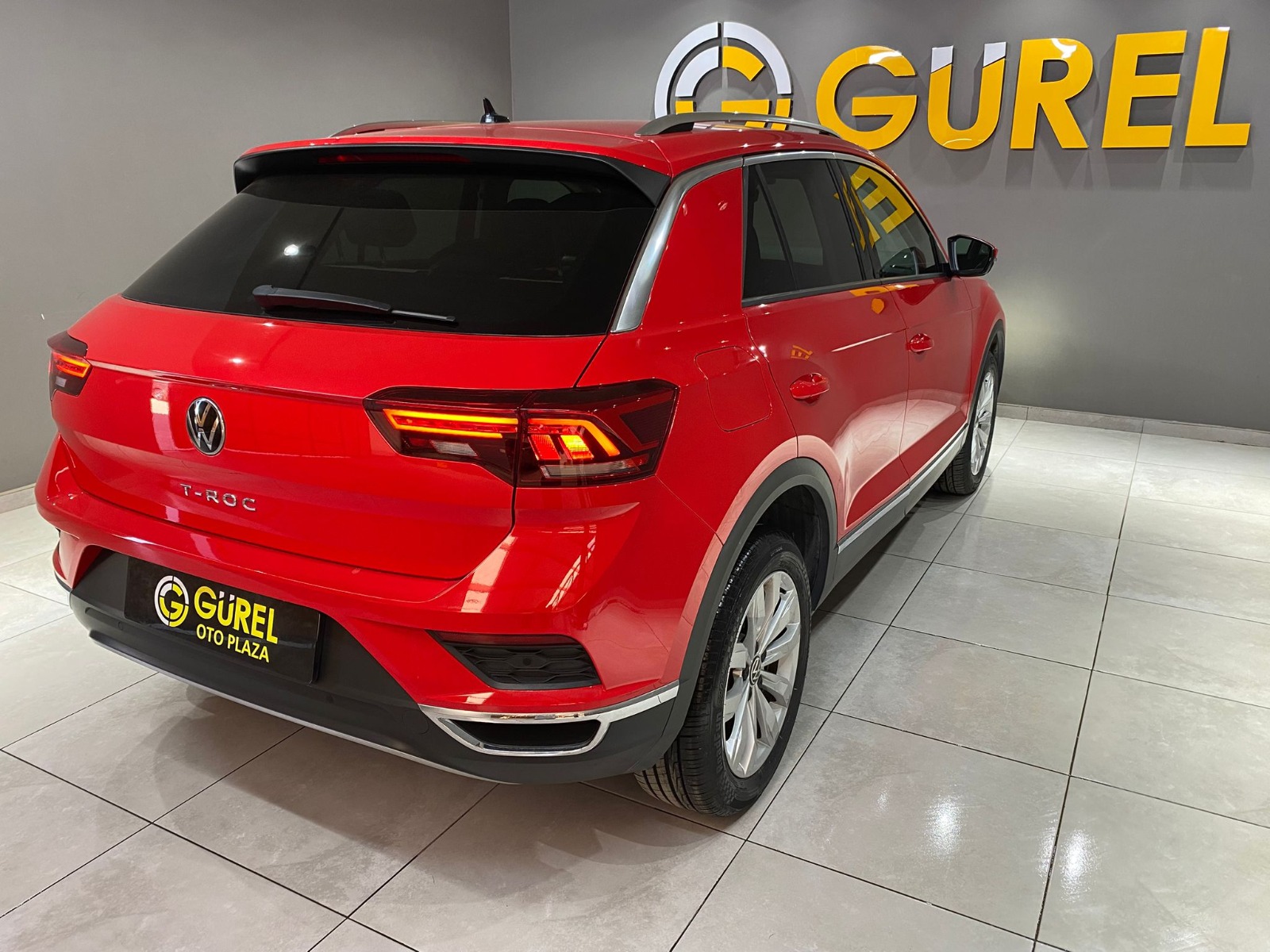 2020 Benzin Otomatik Volkswagen T-Roc Kırmızı Gürel Tasarım Aksesuar Otomotiv San. Tic. Ltd. Şti.