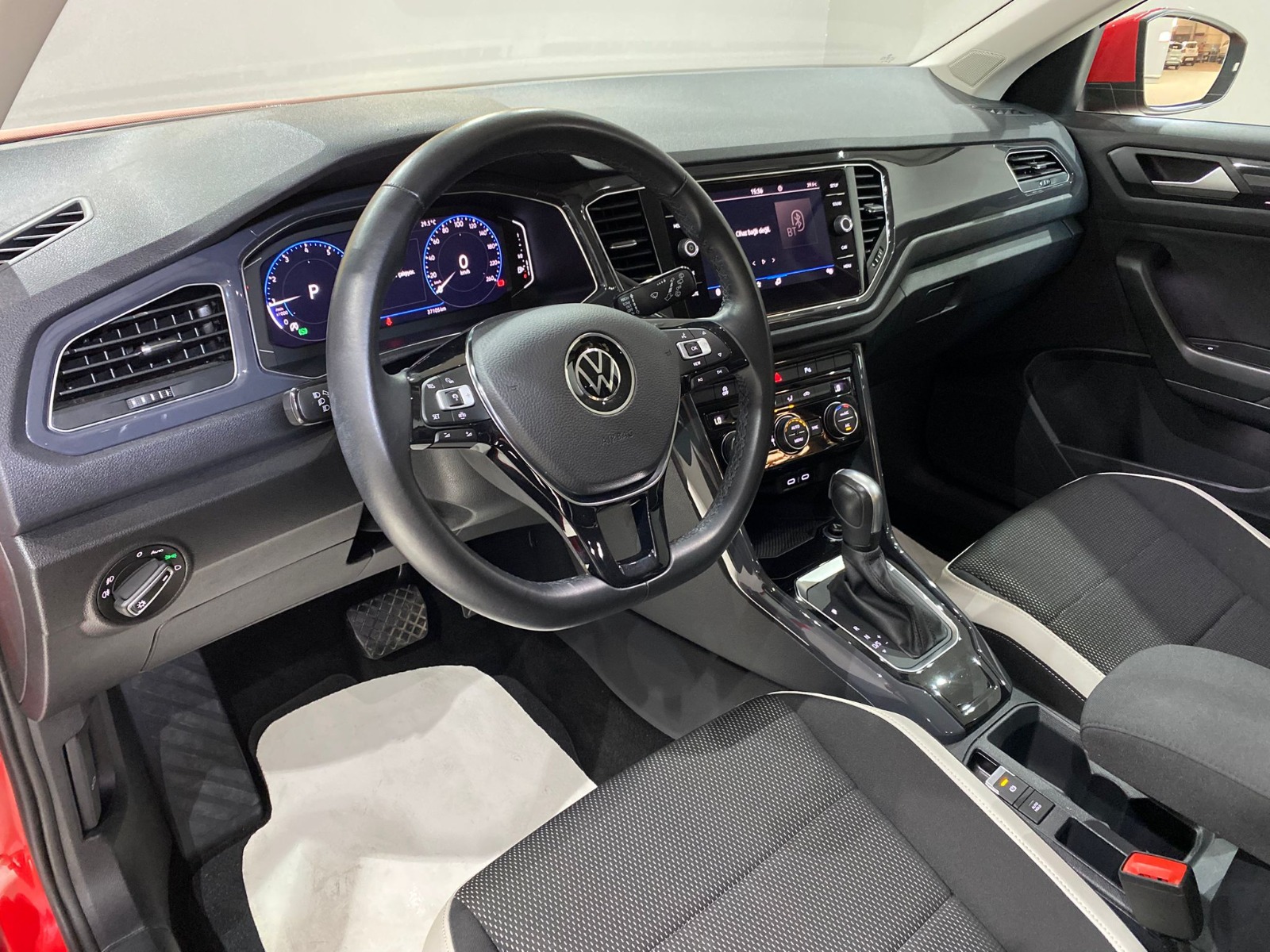 2020 Benzin Otomatik Volkswagen T-Roc Kırmızı Gürel Tasarım Aksesuar Otomotiv San. Tic. Ltd. Şti.