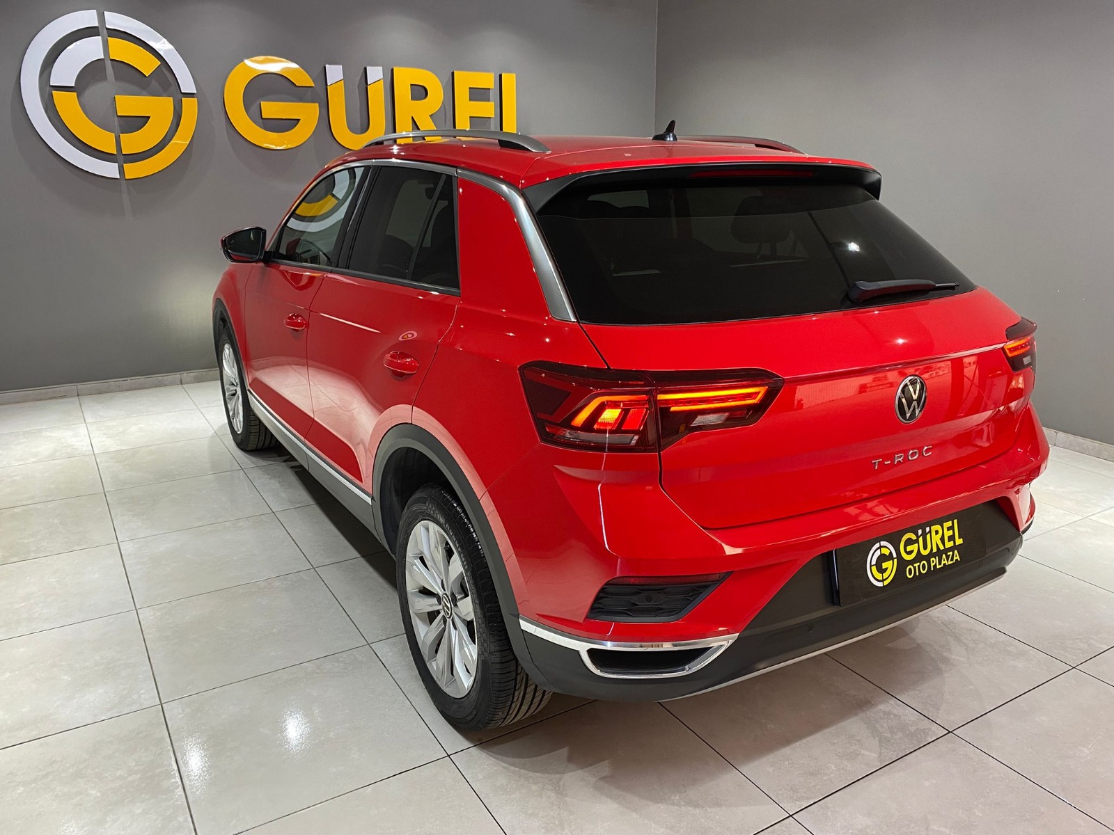2020 Benzin Otomatik Volkswagen T-Roc Kırmızı Gürel Tasarım Aksesuar Otomotiv San. Tic. Ltd. Şti.