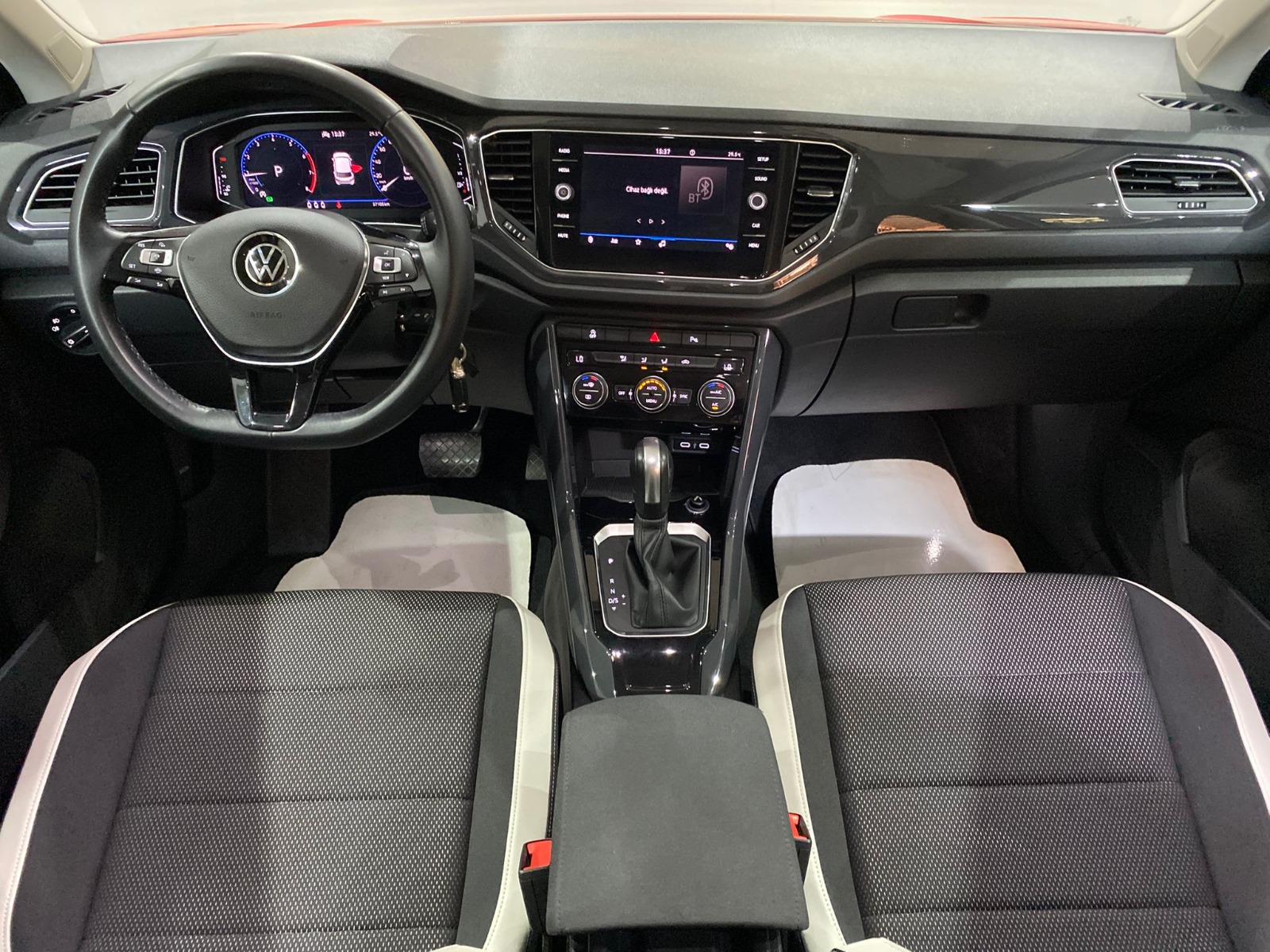 2020 Benzin Otomatik Volkswagen T-Roc Kırmızı Gürel Tasarım Aksesuar Otomotiv San. Tic. Ltd. Şti.