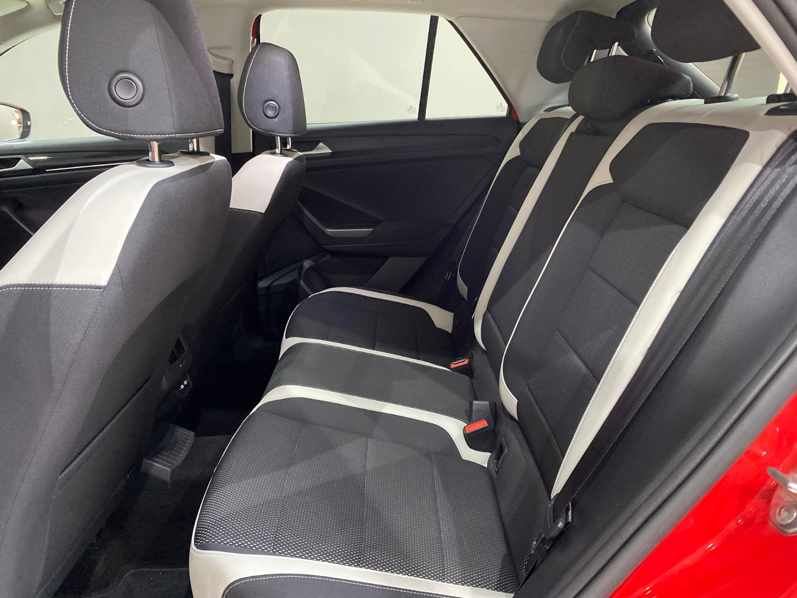 2020 Benzin Otomatik Volkswagen T-Roc Kırmızı Gürel Tasarım Aksesuar Otomotiv San. Tic. Ltd. Şti.