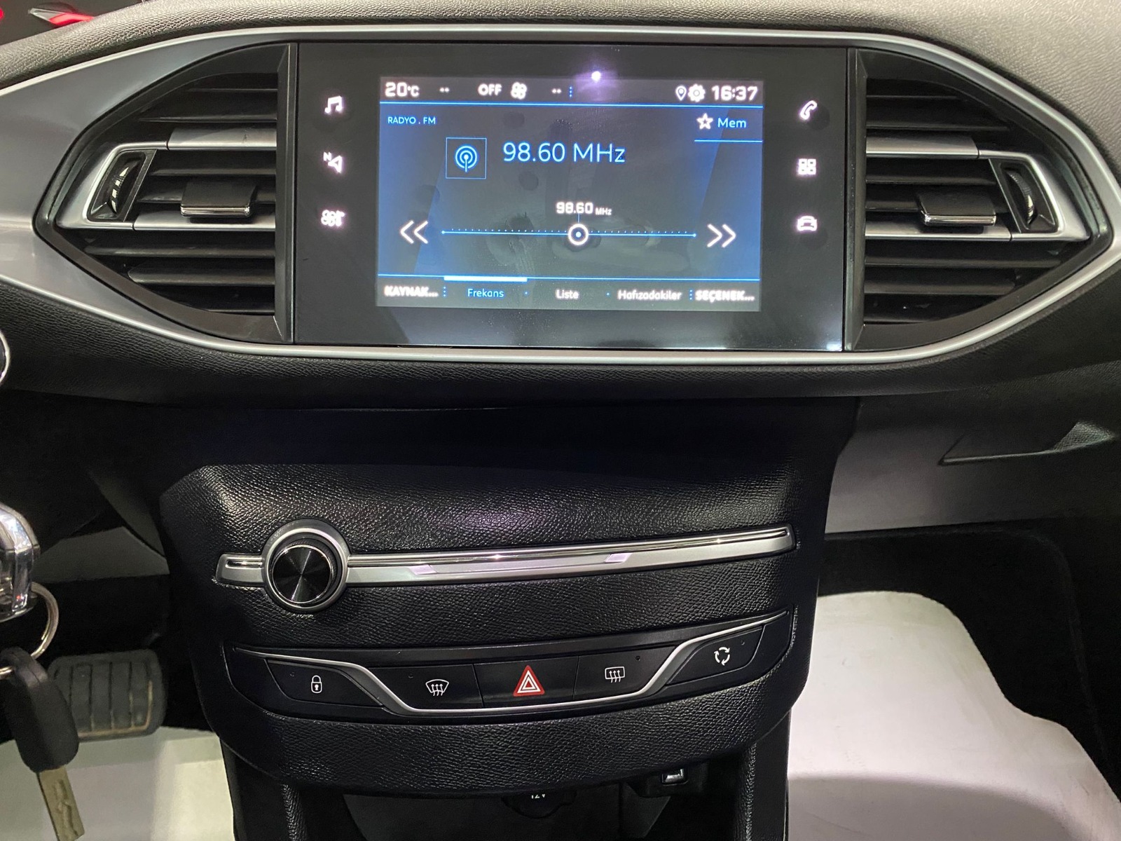 2021 Benzin Otomatik Peugeot 308 Kırmızı Gürel Tasarım Aksesuar Otomotiv San. Tic. Ltd. Şti.