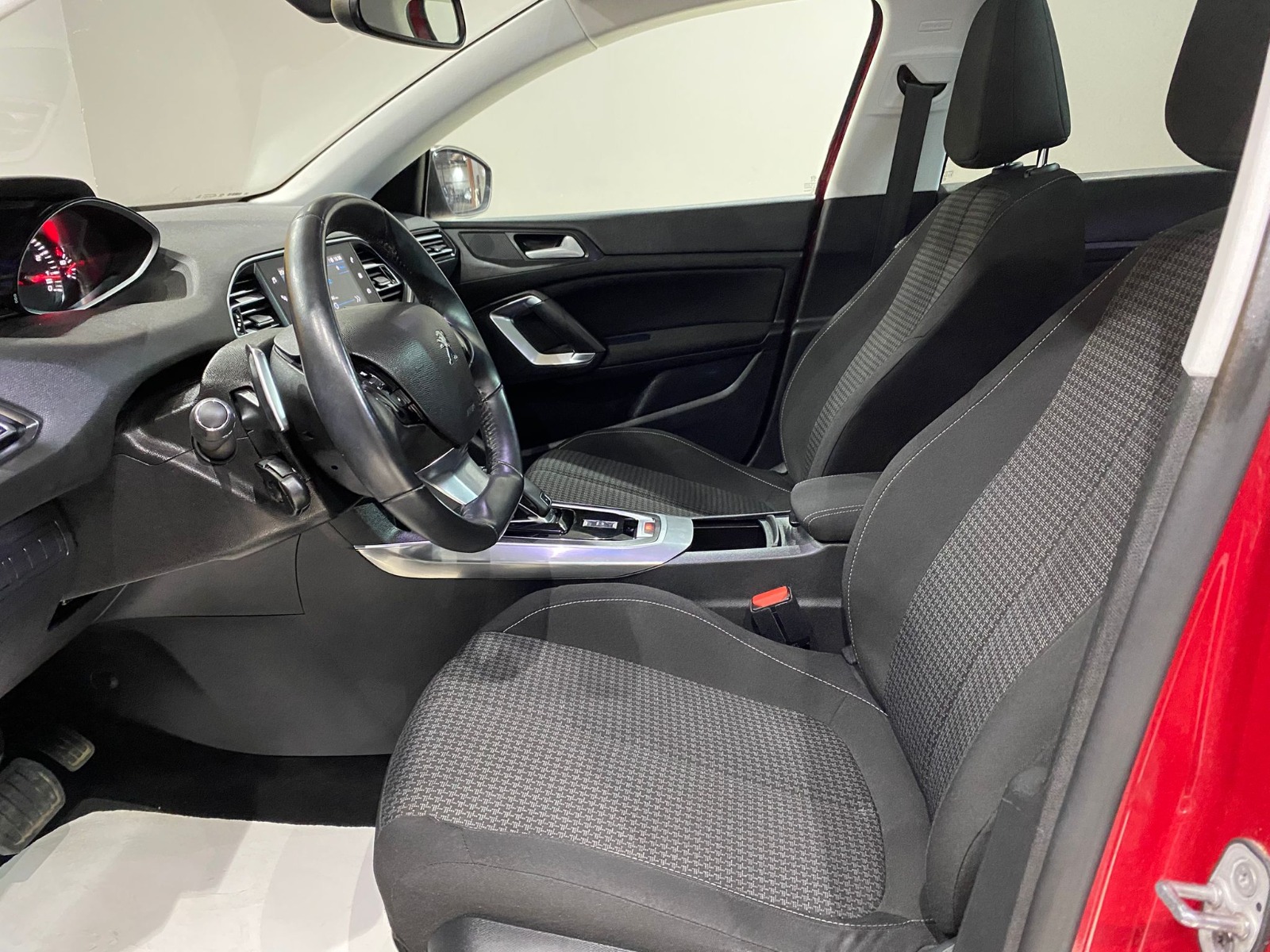 2021 Benzin Otomatik Peugeot 308 Kırmızı Gürel Tasarım Aksesuar Otomotiv San. Tic. Ltd. Şti.