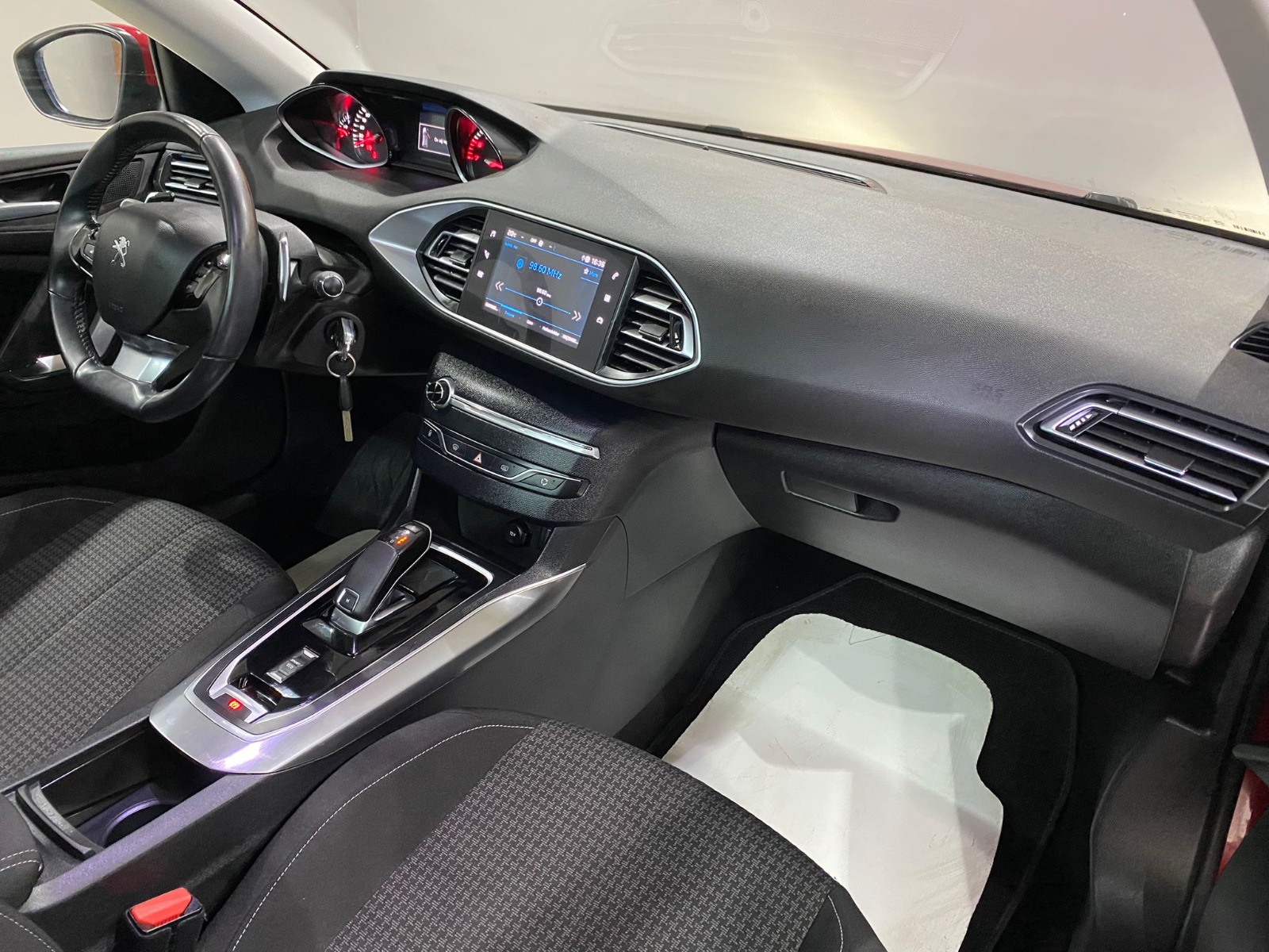 2021 Benzin Otomatik Peugeot 308 Kırmızı Gürel Tasarım Aksesuar Otomotiv San. Tic. Ltd. Şti.