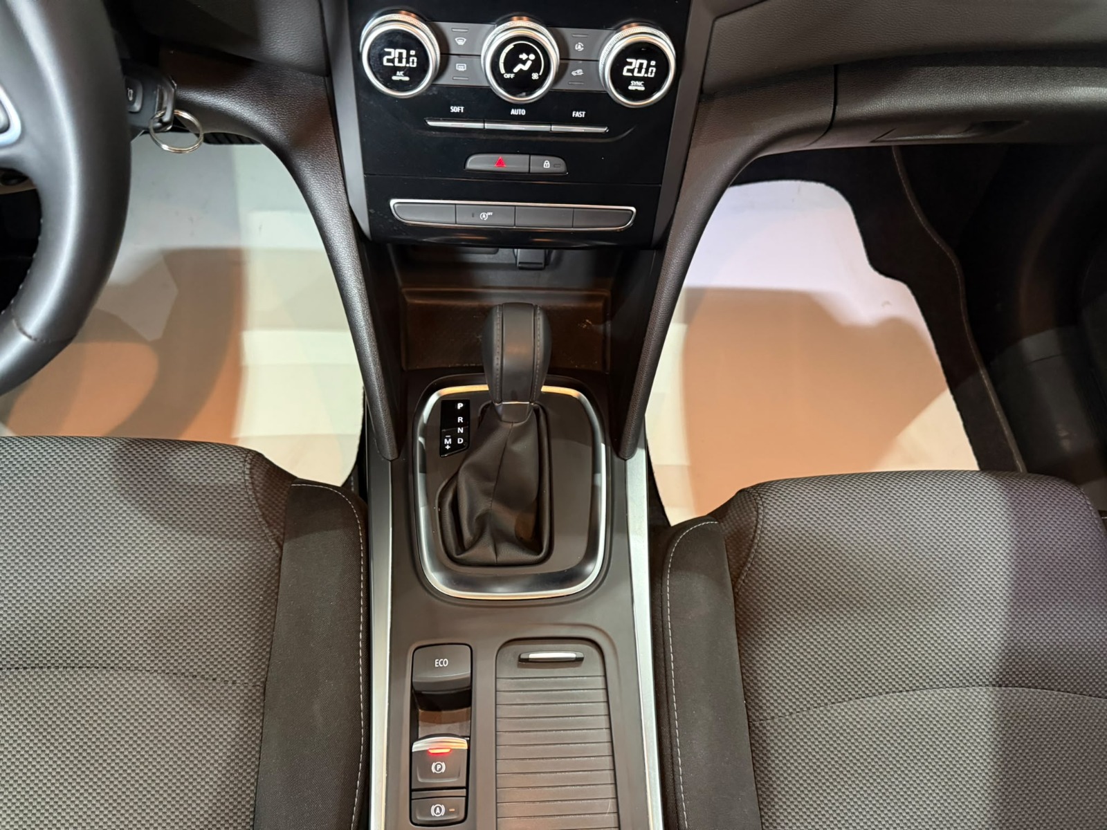 2026 Benzin Otomatik Renault Megane Gri Gürel Tasarım Aksesuar Otomotiv San. Tic. Ltd. Şti.