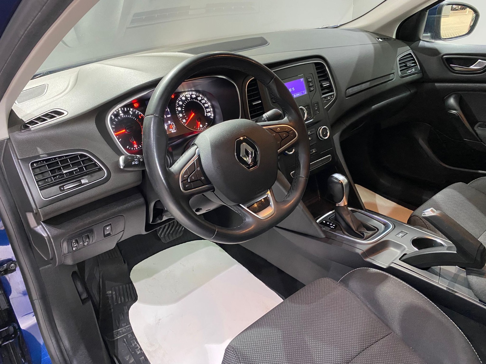2022 Benzin Otomatik Renault Megane Mavi Gürel Tasarım Aksesuar Otomotiv San. Tic. Ltd. Şti.