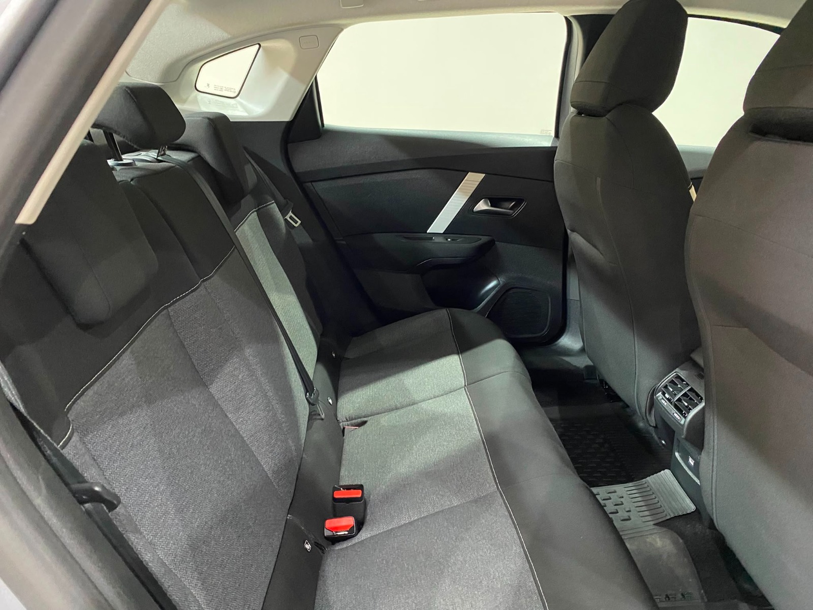 2023 Benzin Otomatik Citroen C4 X Gri Gürel Tasarım Aksesuar Otomotiv San. Tic. Ltd. Şti.