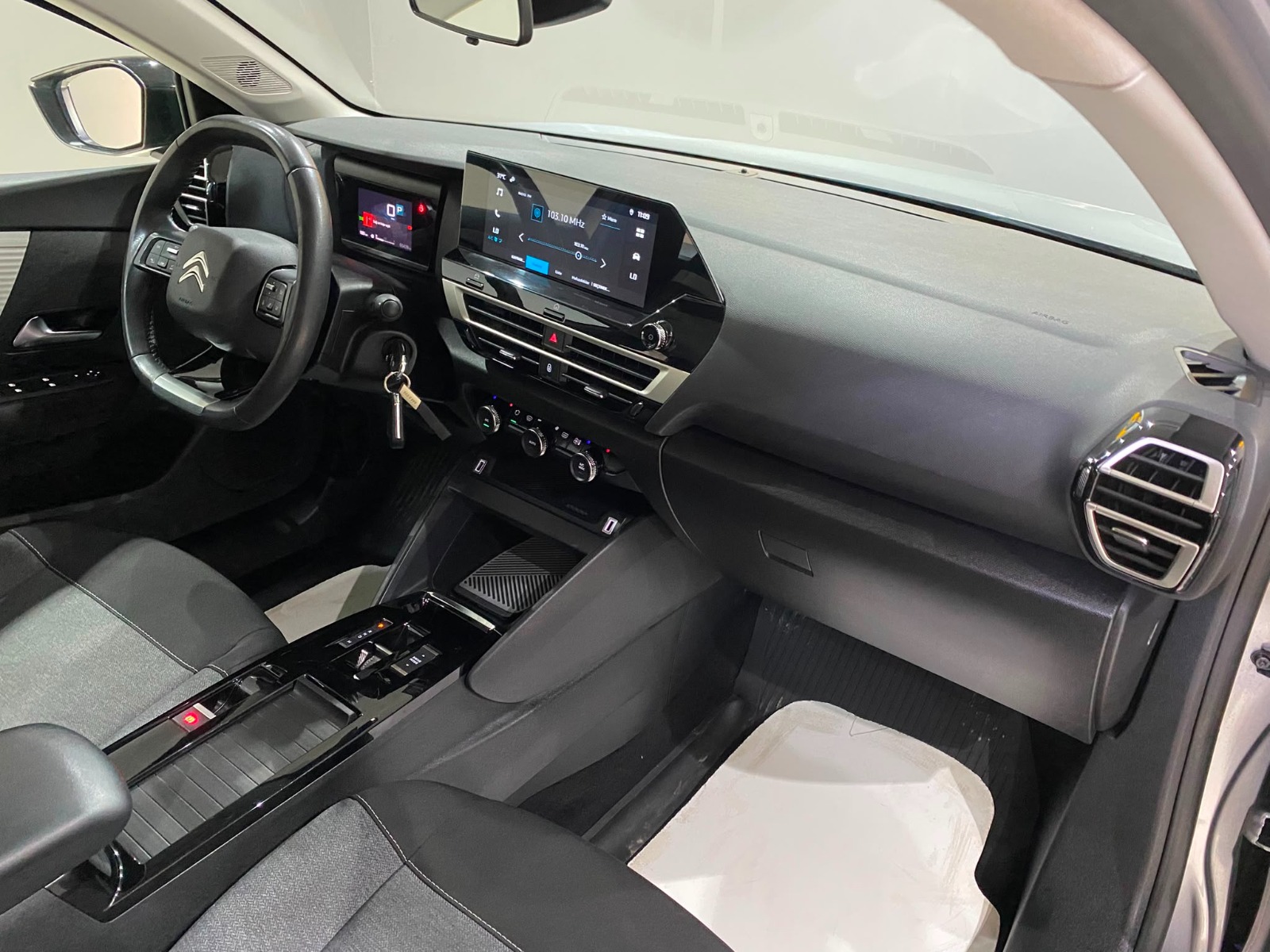 2023 Benzin Otomatik Citroen C4 X Gri Gürel Tasarım Aksesuar Otomotiv San. Tic. Ltd. Şti.