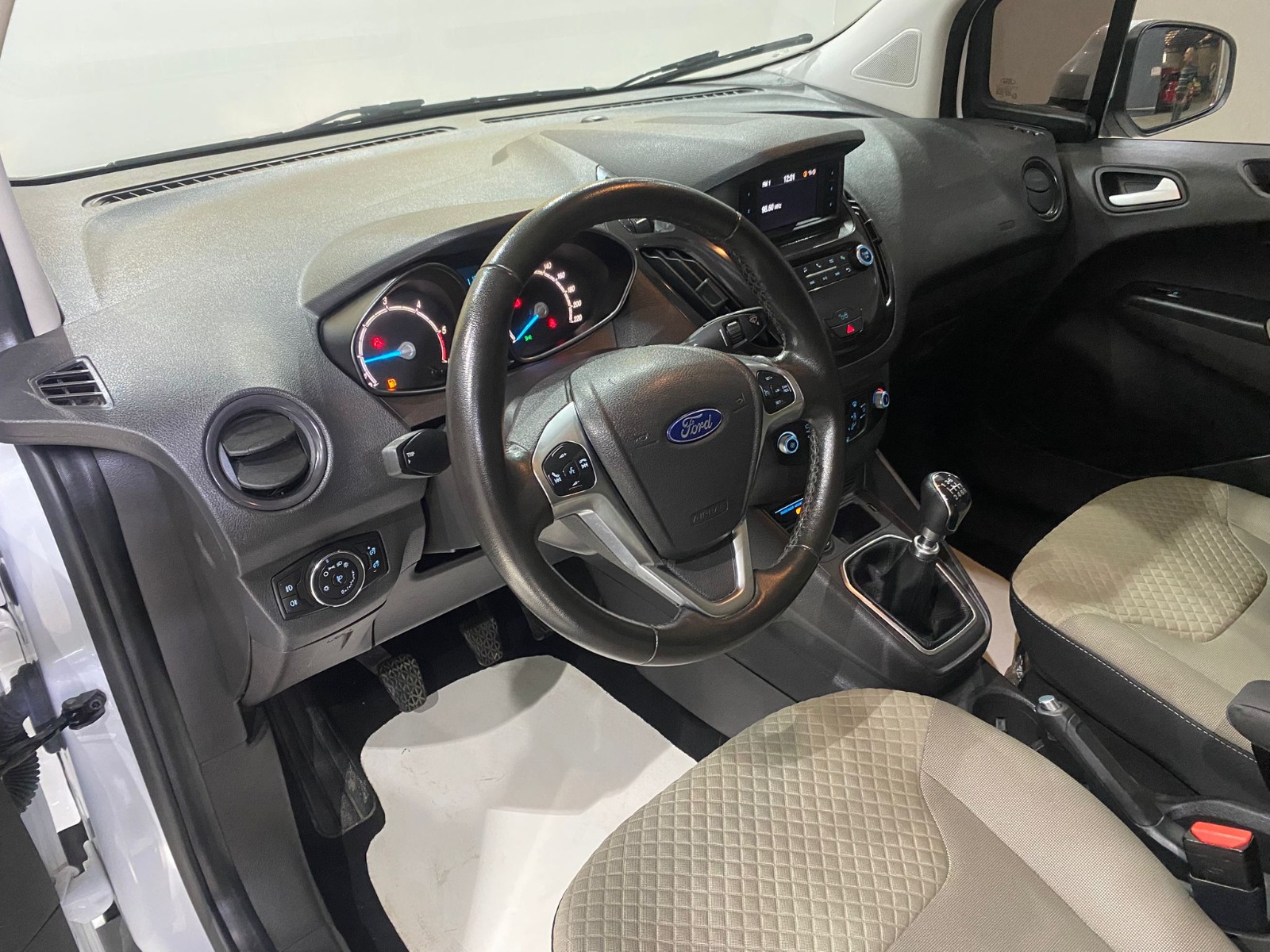 TaksitliOto.Net | 2.El Ford Tourneo Courier Kombi 1.5 TDCI Titanium | Manuel & Dizel | Beyaz | İzmir.2el 2022 Dizel Manuel Ford Tourneo Courier Beyaz Gürel Tasarım Aksesuar Otomotiv San. Tic. Ltd. Şti.