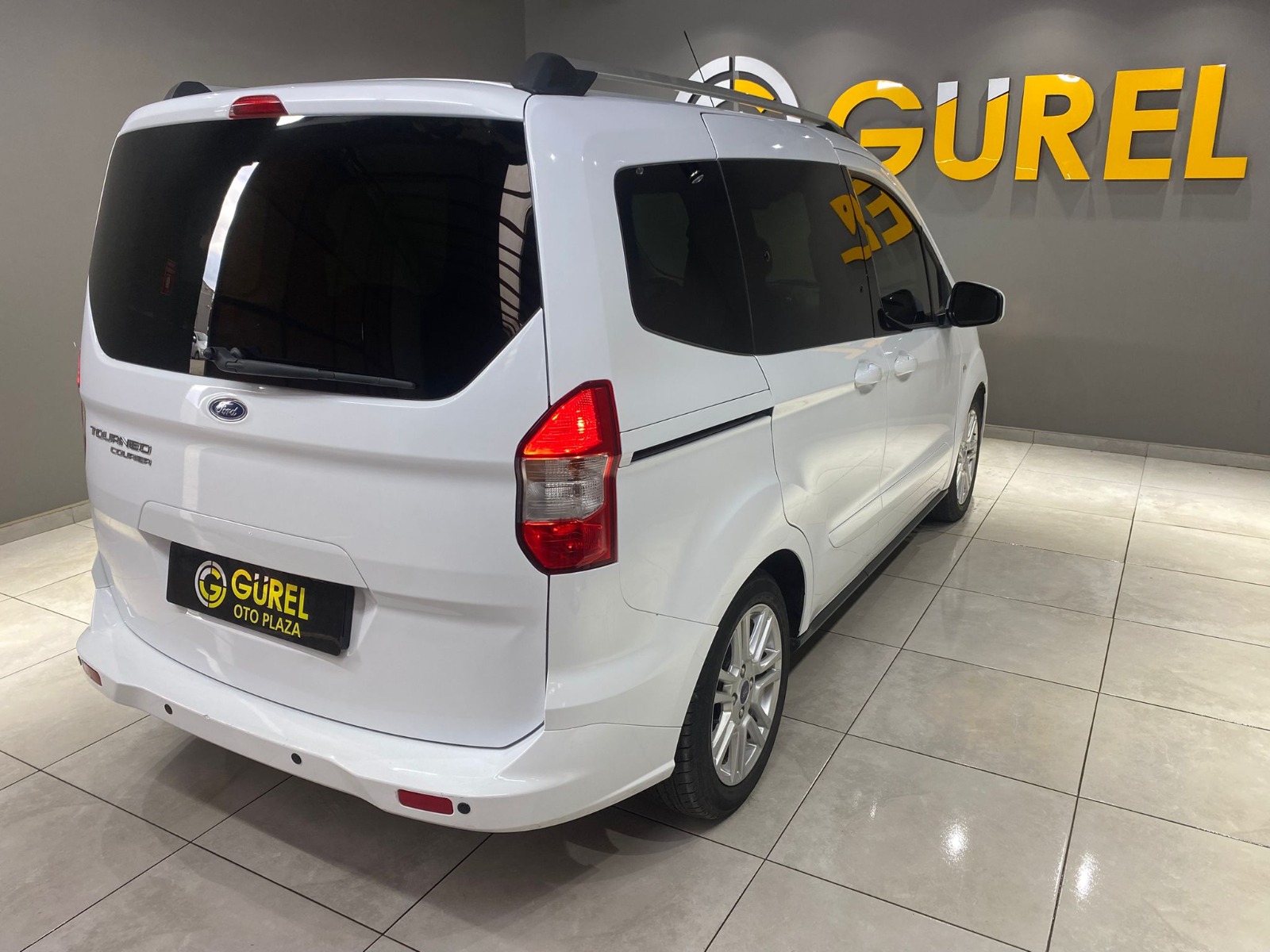 TaksitliOto.Net | 2.El Ford Tourneo Courier Kombi 1.5 TDCI Titanium | Manuel & Dizel | Beyaz | İzmir.2el 2022 Dizel Manuel Ford Tourneo Courier Beyaz Gürel Tasarım Aksesuar Otomotiv San. Tic. Ltd. Şti.