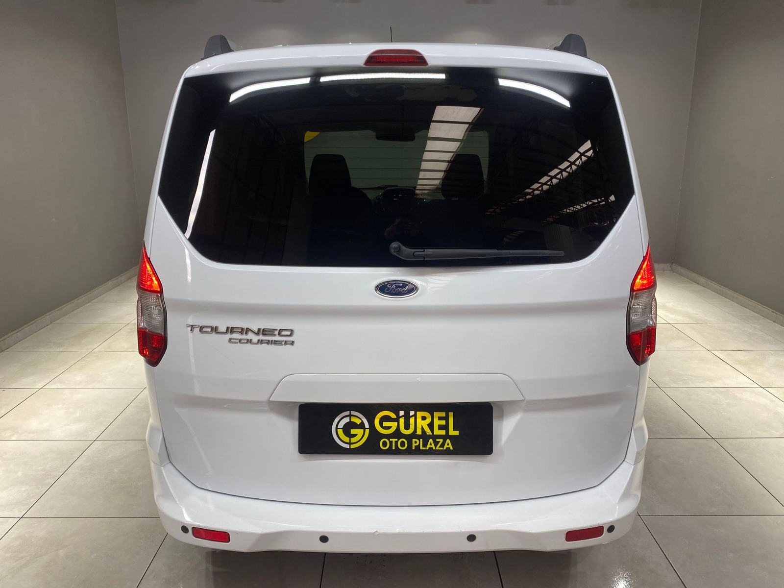 TaksitliOto.Net | 2.El Ford Tourneo Courier Kombi 1.5 TDCI Titanium | Manuel & Dizel | Beyaz | İzmir.2el 2022 Dizel Manuel Ford Tourneo Courier Beyaz Gürel Tasarım Aksesuar Otomotiv San. Tic. Ltd. Şti.