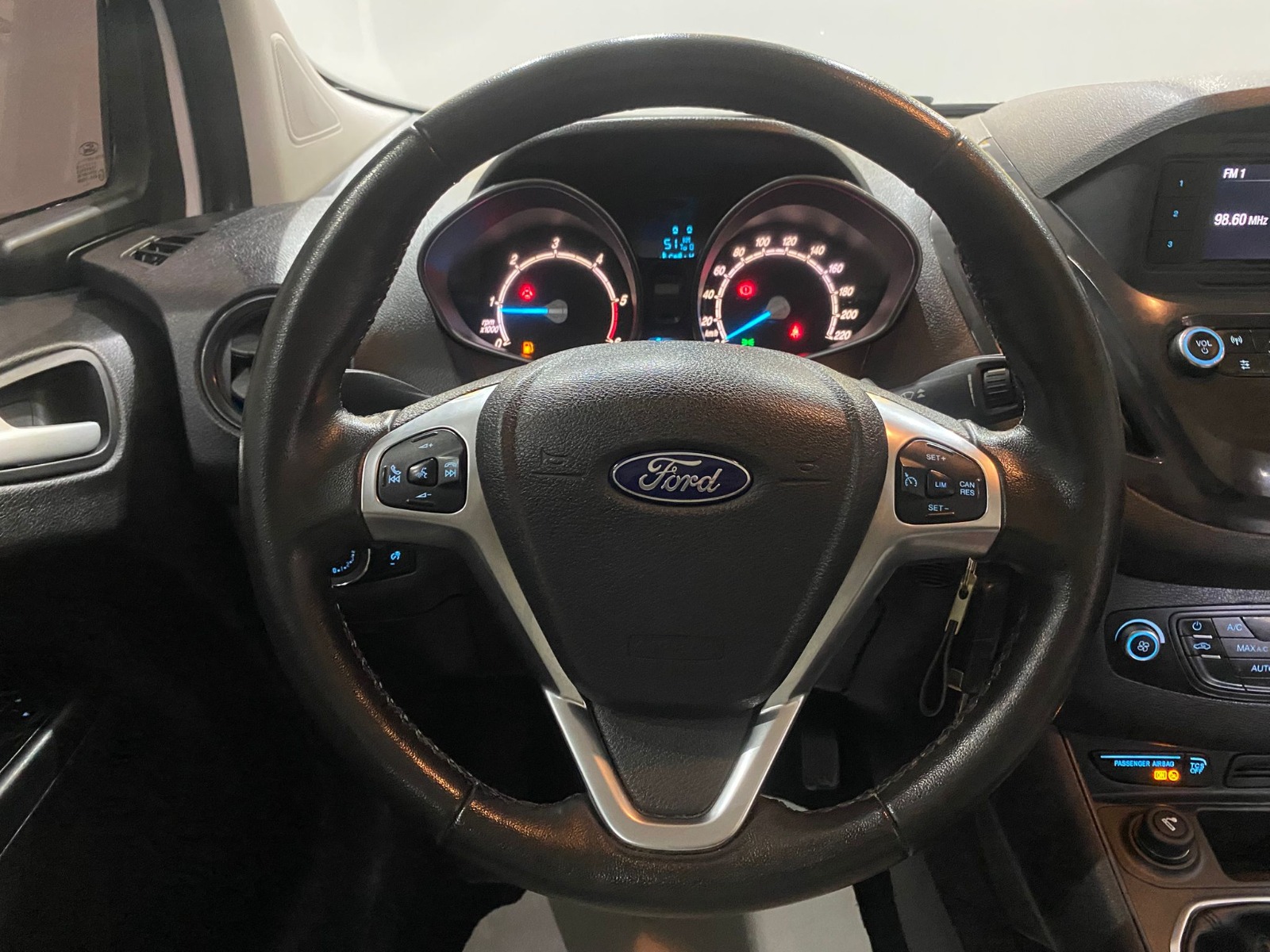 TaksitliOto.Net | 2.El Ford Tourneo Courier Kombi 1.5 TDCI Titanium | Manuel & Dizel | Beyaz | İzmir.2el 2022 Dizel Manuel Ford Tourneo Courier Beyaz Gürel Tasarım Aksesuar Otomotiv San. Tic. Ltd. Şti.