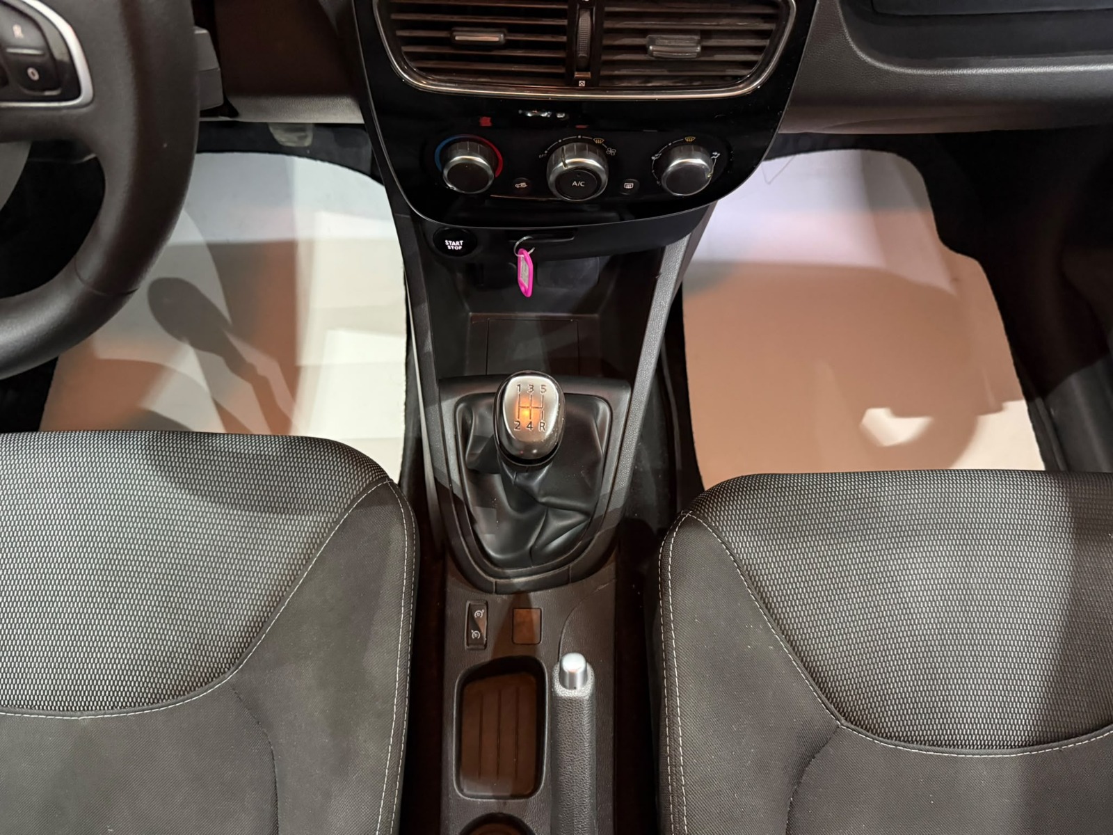 2017 Dizel Manuel Renault Clio Siyah Gürel Tasarım Aksesuar Otomotiv San. Tic. Ltd. Şti.