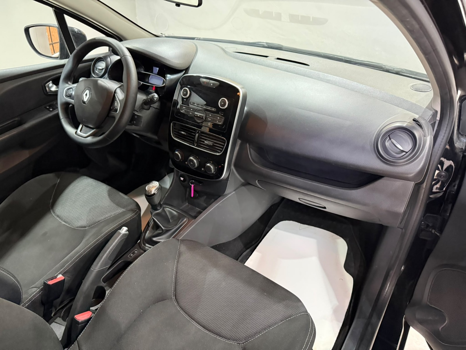 2017 Dizel Manuel Renault Clio Siyah Gürel Tasarım Aksesuar Otomotiv San. Tic. Ltd. Şti.