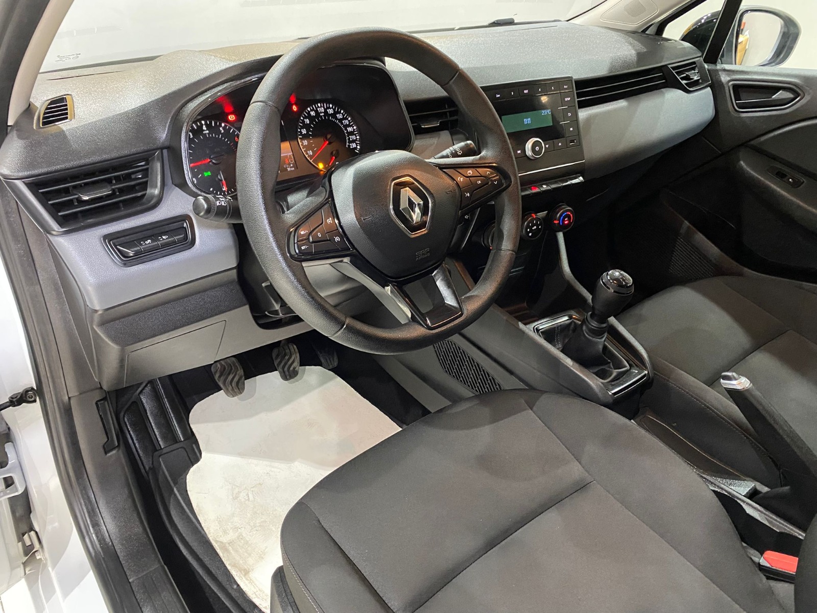 2023 Benzin Manuel Renault Clio Beyaz Gürel Tasarım Aksesuar Otomotiv San. Tic. Ltd. Şti.