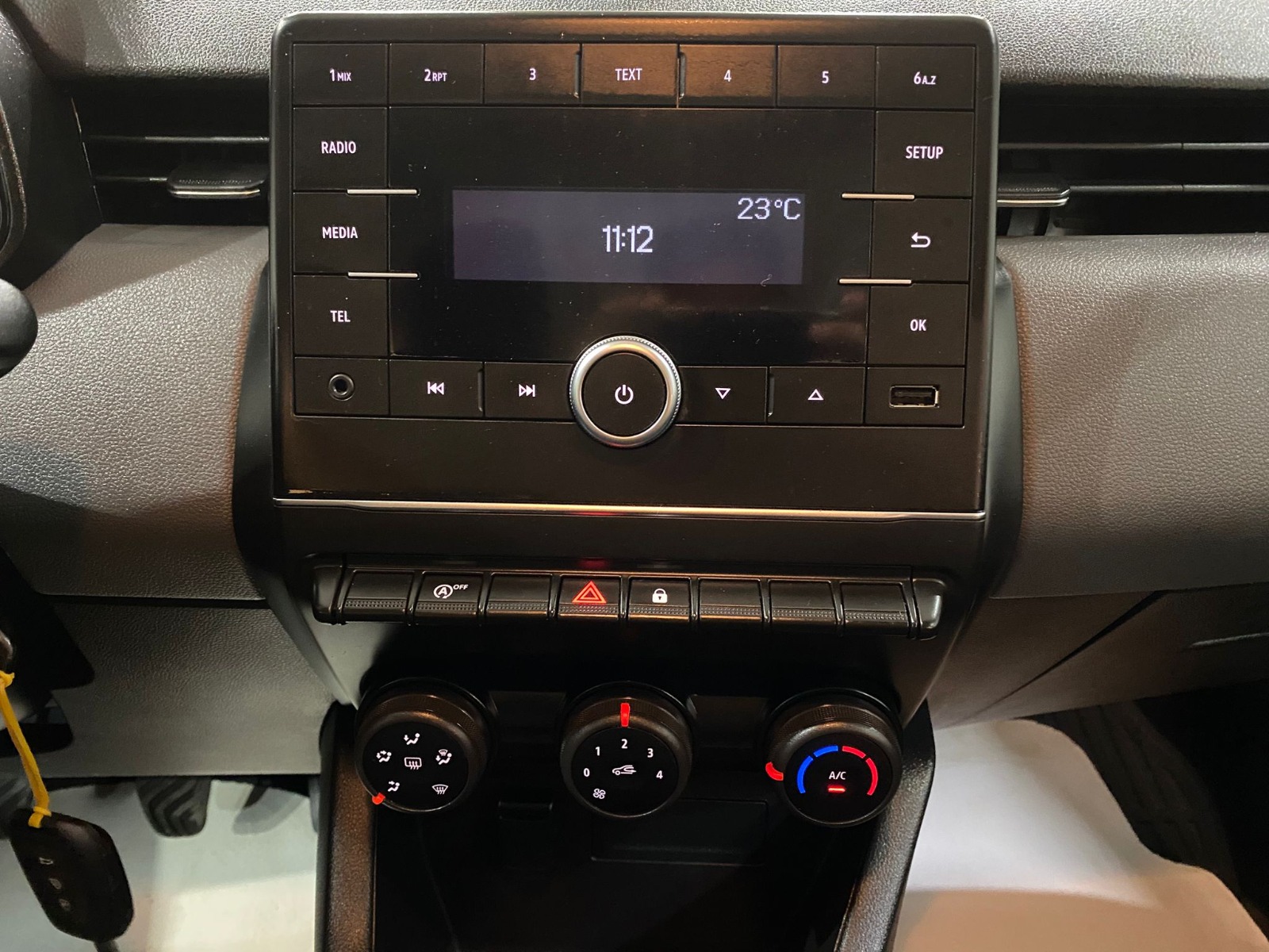 2023 Benzin Manuel Renault Clio Beyaz Gürel Tasarım Aksesuar Otomotiv San. Tic. Ltd. Şti.