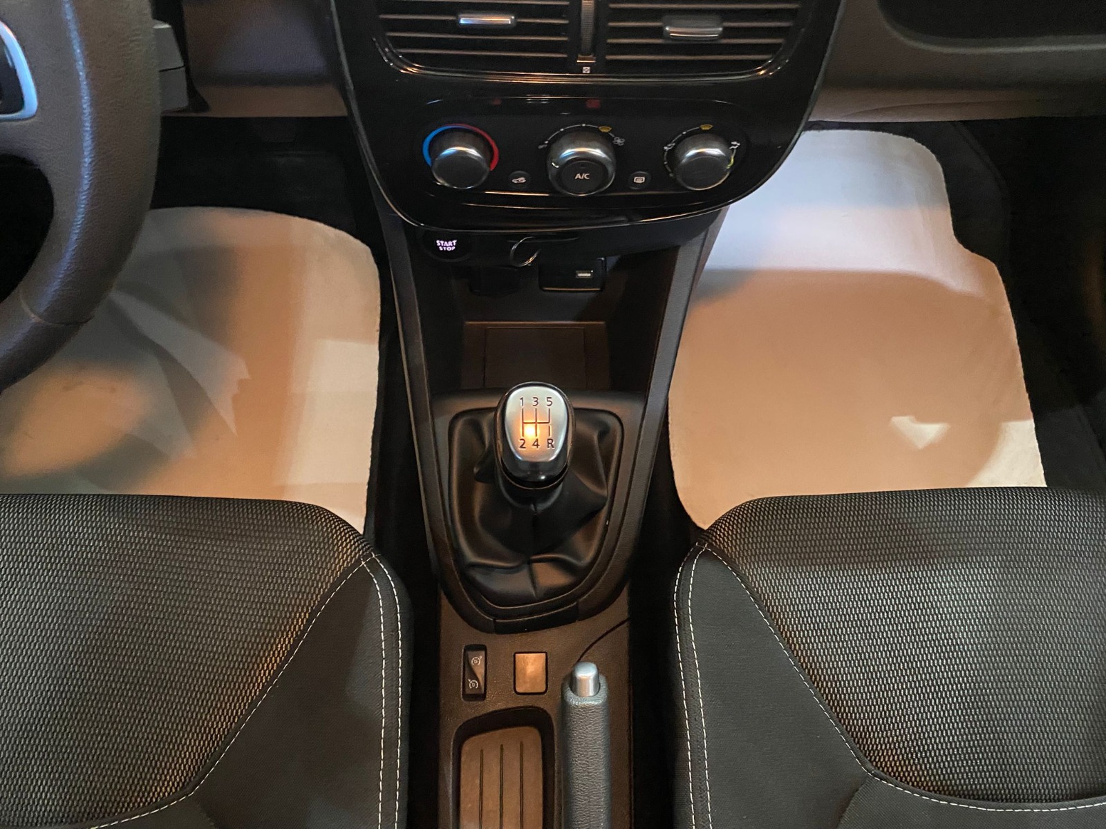 2018 Benzin Manuel Renault Clio Gri Gürel Tasarım Aksesuar Otomotiv San. Tic. Ltd. Şti.