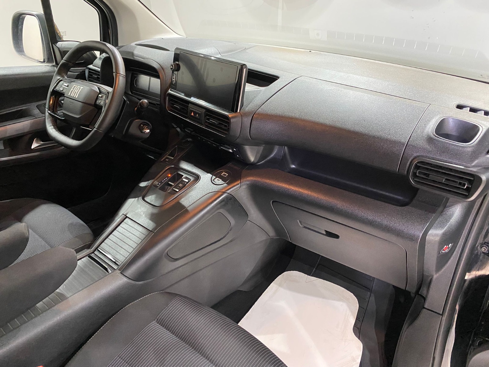2025 Dizel Otomatik Fiat Doblo Combi Siyah Gürel Tasarım Aksesuar Otomotiv San. Tic. Ltd. Şti.