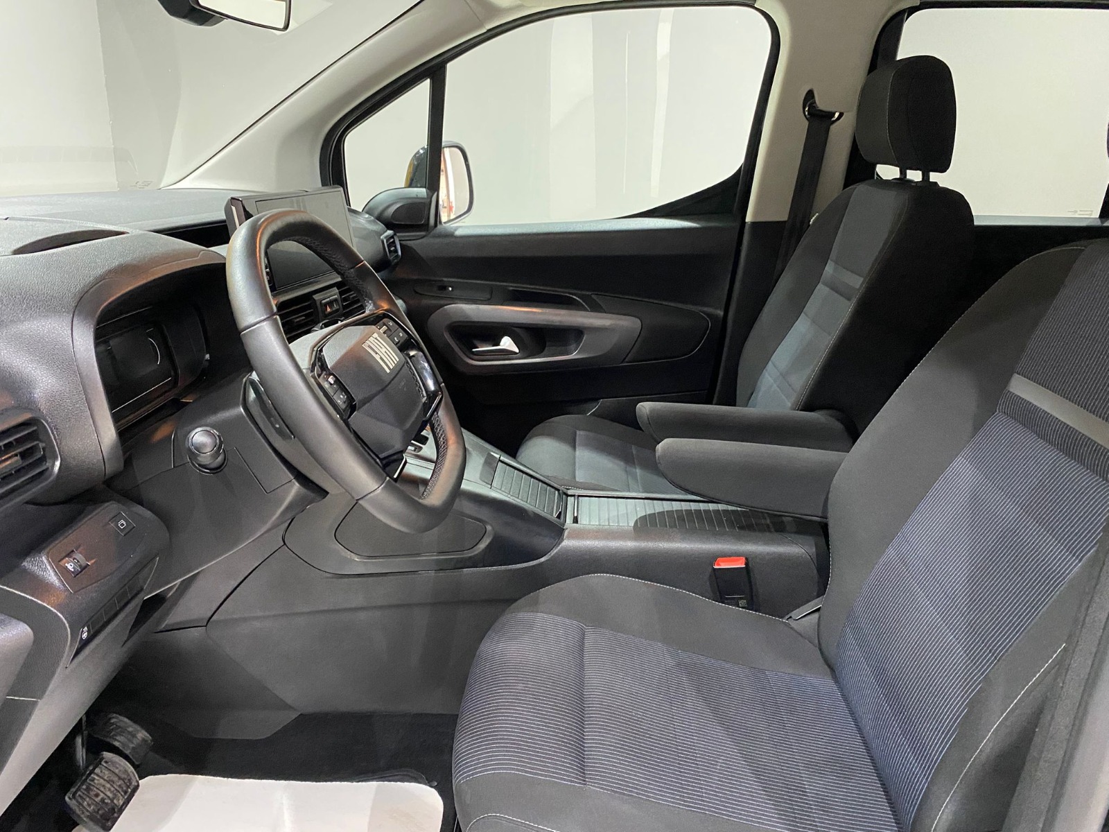 2025 Dizel Otomatik Fiat Doblo Combi Siyah Gürel Tasarım Aksesuar Otomotiv San. Tic. Ltd. Şti.
