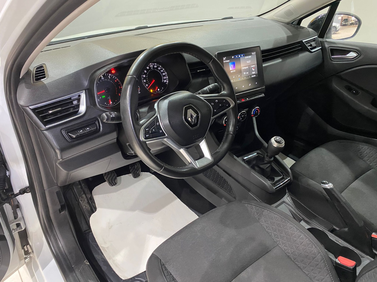 2023 Benzin Manuel Renault Clio Beyaz Gürel Tasarım Aksesuar Otomotiv San. Tic. Ltd. Şti.