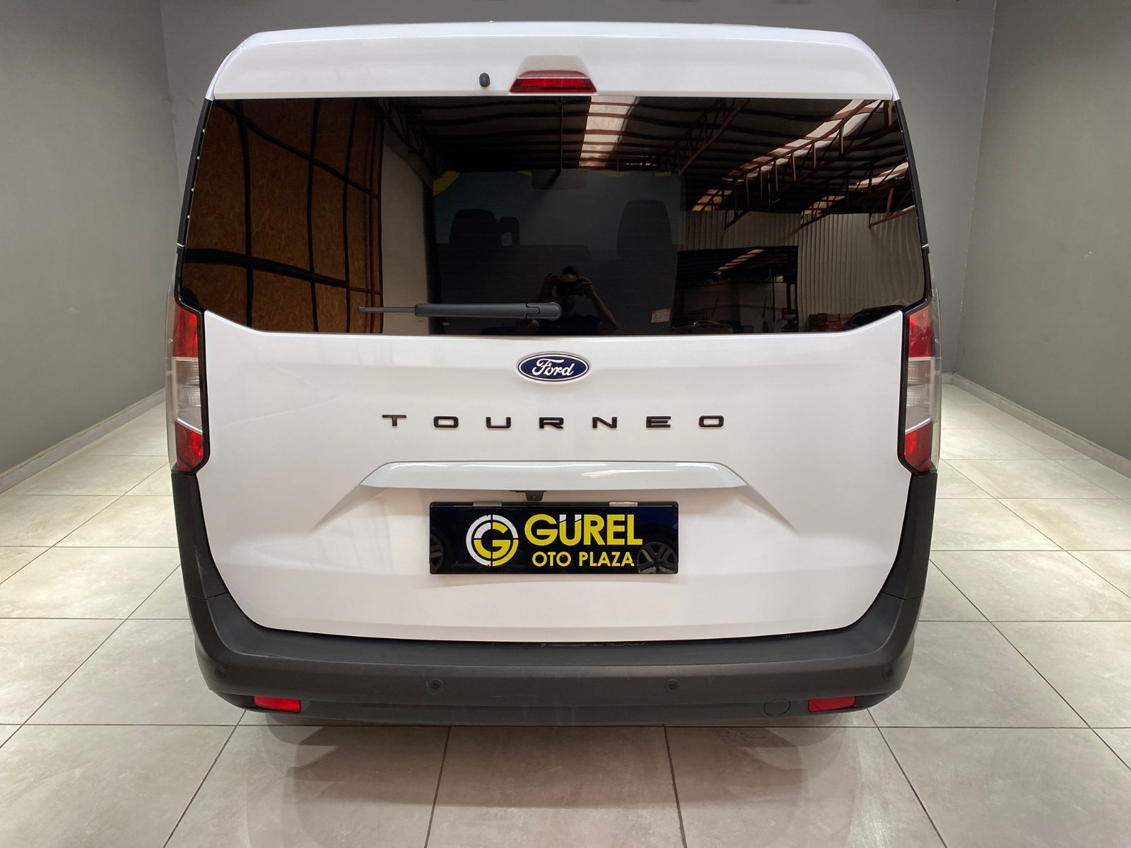 2024 Benzin Otomatik Ford Tourneo Courier Beyaz Gürel Tasarım Aksesuar Otomotiv San. Tic. Ltd. Şti.