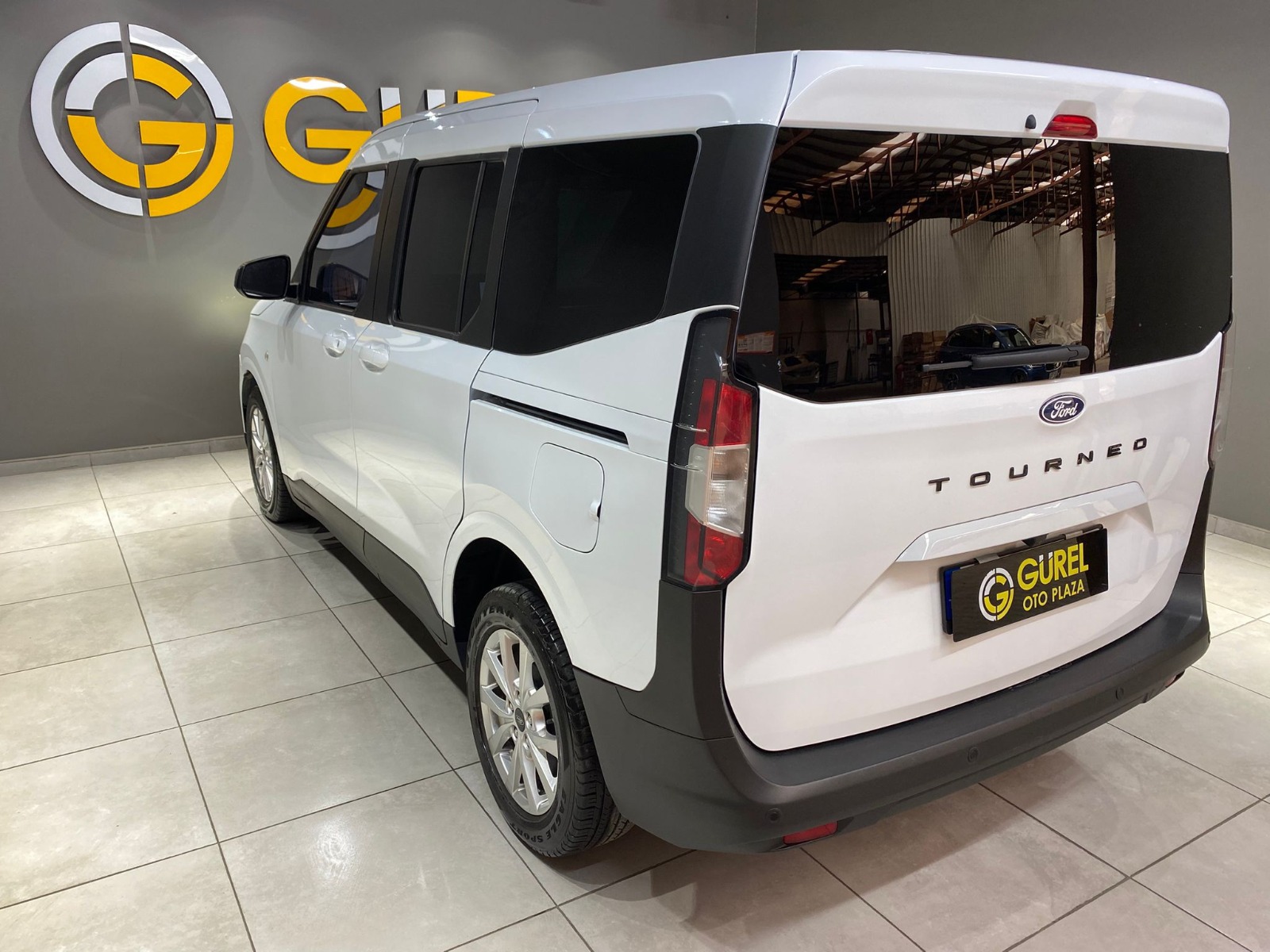 2024 Benzin Otomatik Ford Tourneo Courier Beyaz Gürel Tasarım Aksesuar Otomotiv San. Tic. Ltd. Şti.