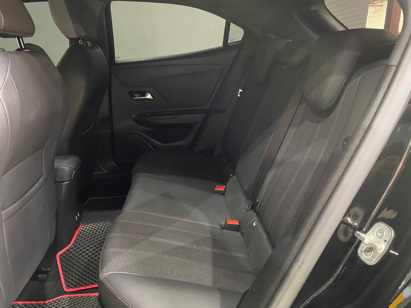 2022 Benzin Otomatik Opel Mokka Siyah Gürel Tasarım Aksesuar Otomotiv San. Tic. Ltd. Şti.