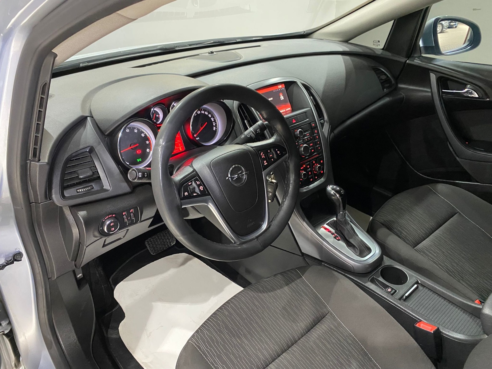 2020 Benzin Otomatik Opel Astra Gri Gürel Tasarım Aksesuar Otomotiv San. Tic. Ltd. Şti.