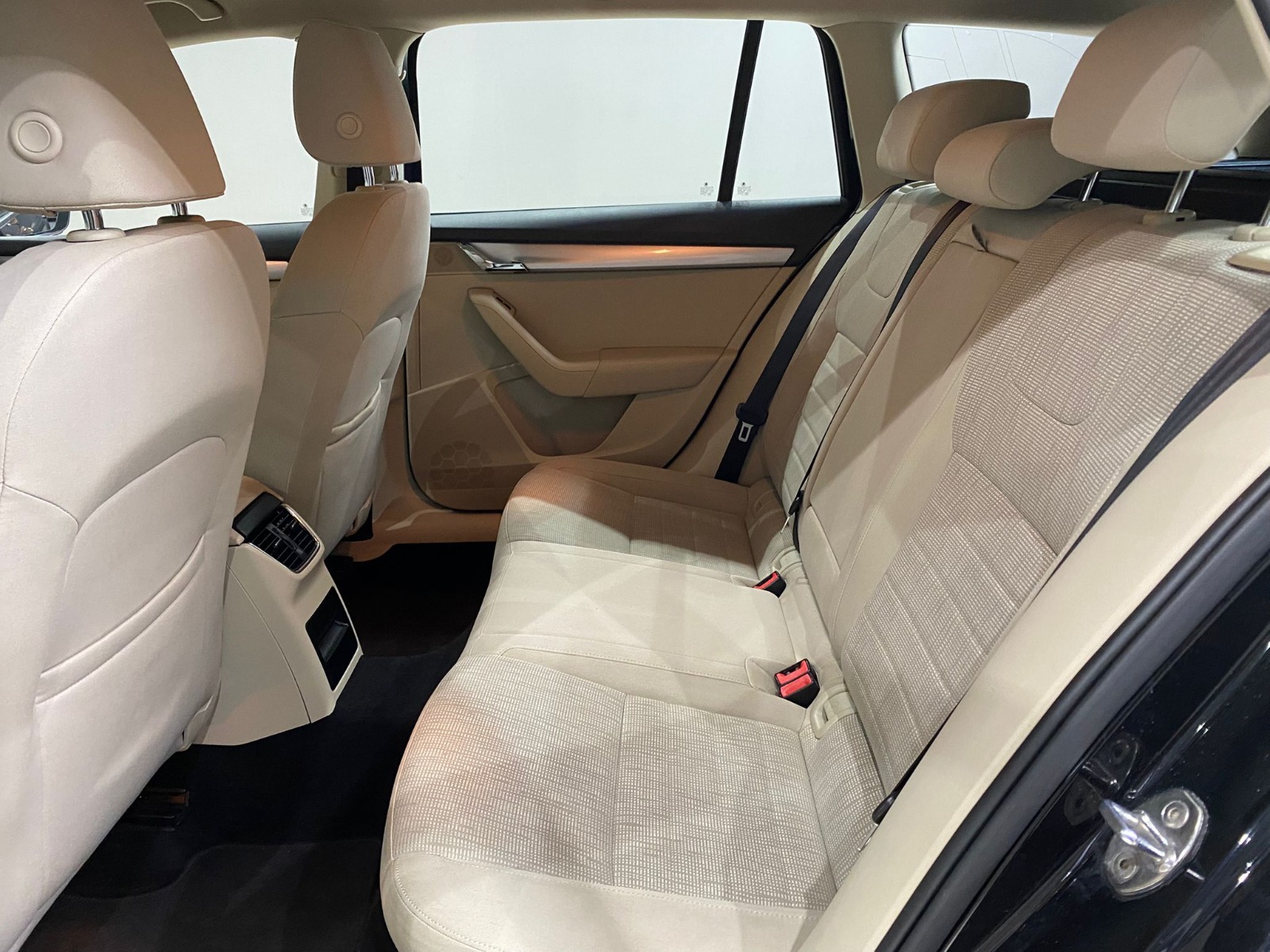 2014 Dizel Otomatik Skoda Octavia Siyah Gürel Tasarım Aksesuar Otomotiv San. Tic. Ltd. Şti.