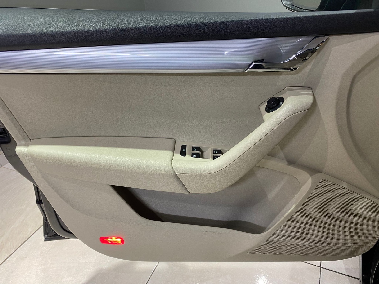 2014 Dizel Otomatik Skoda Octavia Siyah Gürel Tasarım Aksesuar Otomotiv San. Tic. Ltd. Şti.