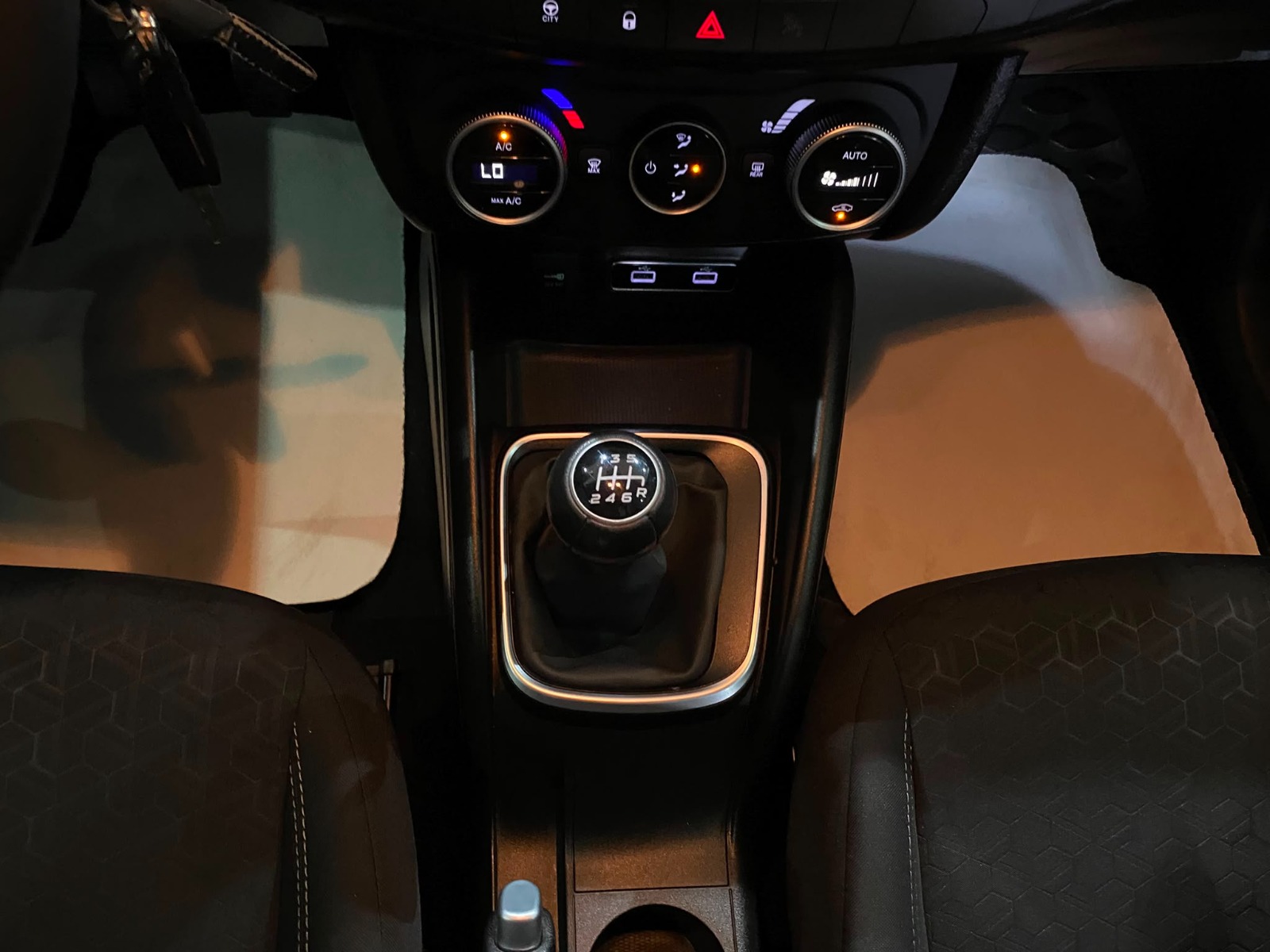 2022 Benzin Manuel Fiat Egea Cross Turuncu Gürel Tasarım Aksesuar Otomotiv San. Tic. Ltd. Şti.