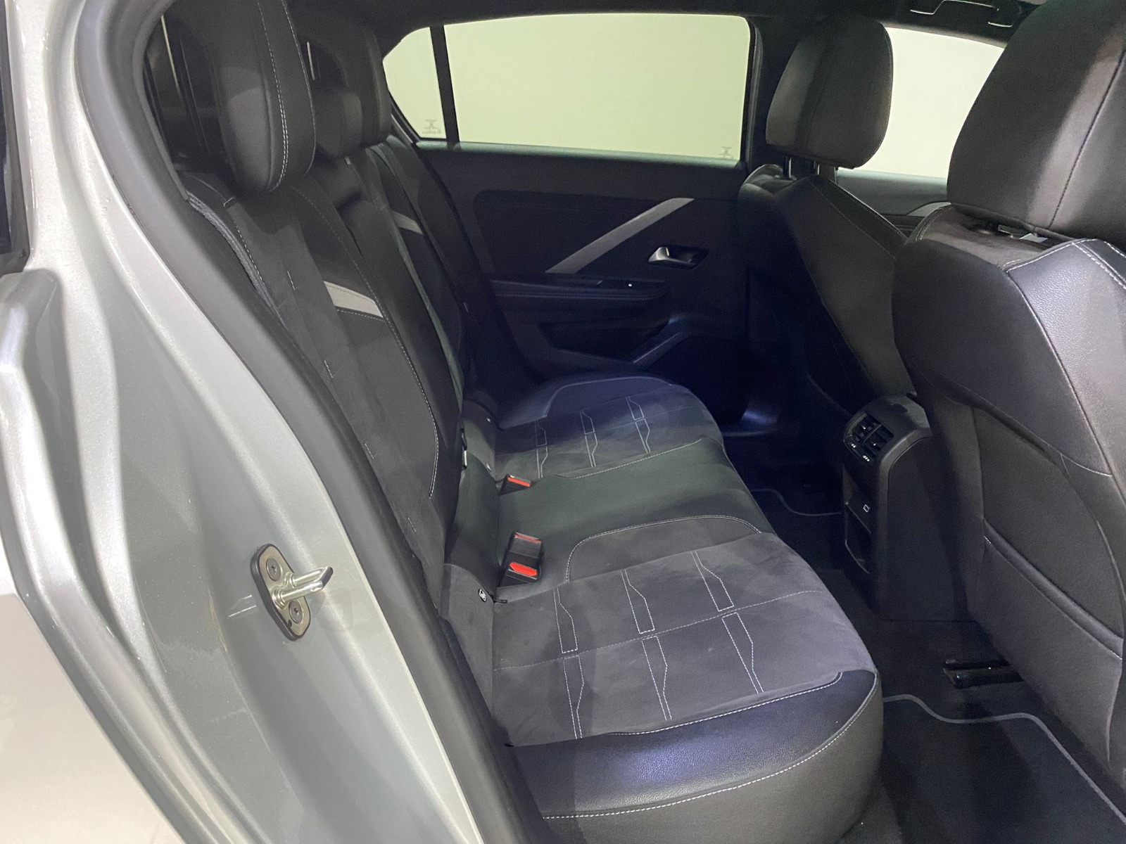 2024 Elektrik Otomatik Opel Astra-e Gümüş Gri Gürel Tasarım Aksesuar Otomotiv San. Tic. Ltd. Şti.