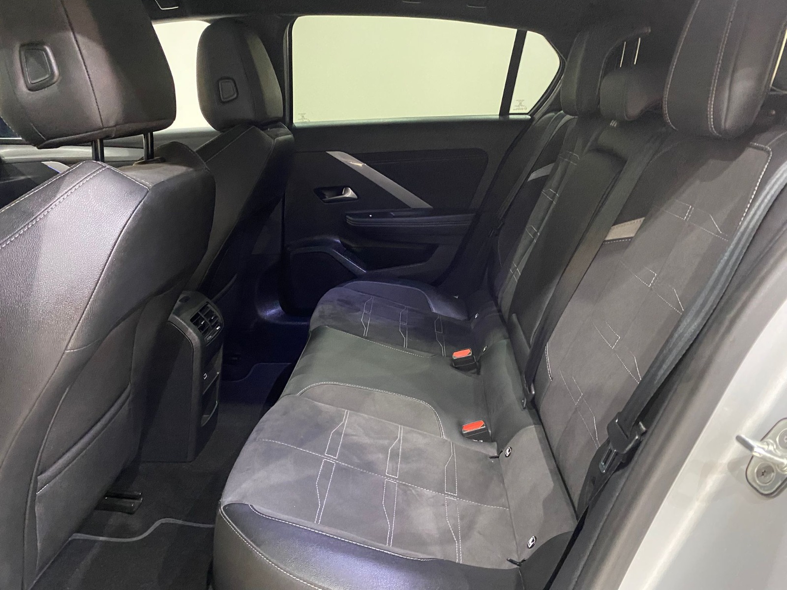 2024 Elektrik Otomatik Opel Astra-e Gümüş Gri Gürel Tasarım Aksesuar Otomotiv San. Tic. Ltd. Şti.