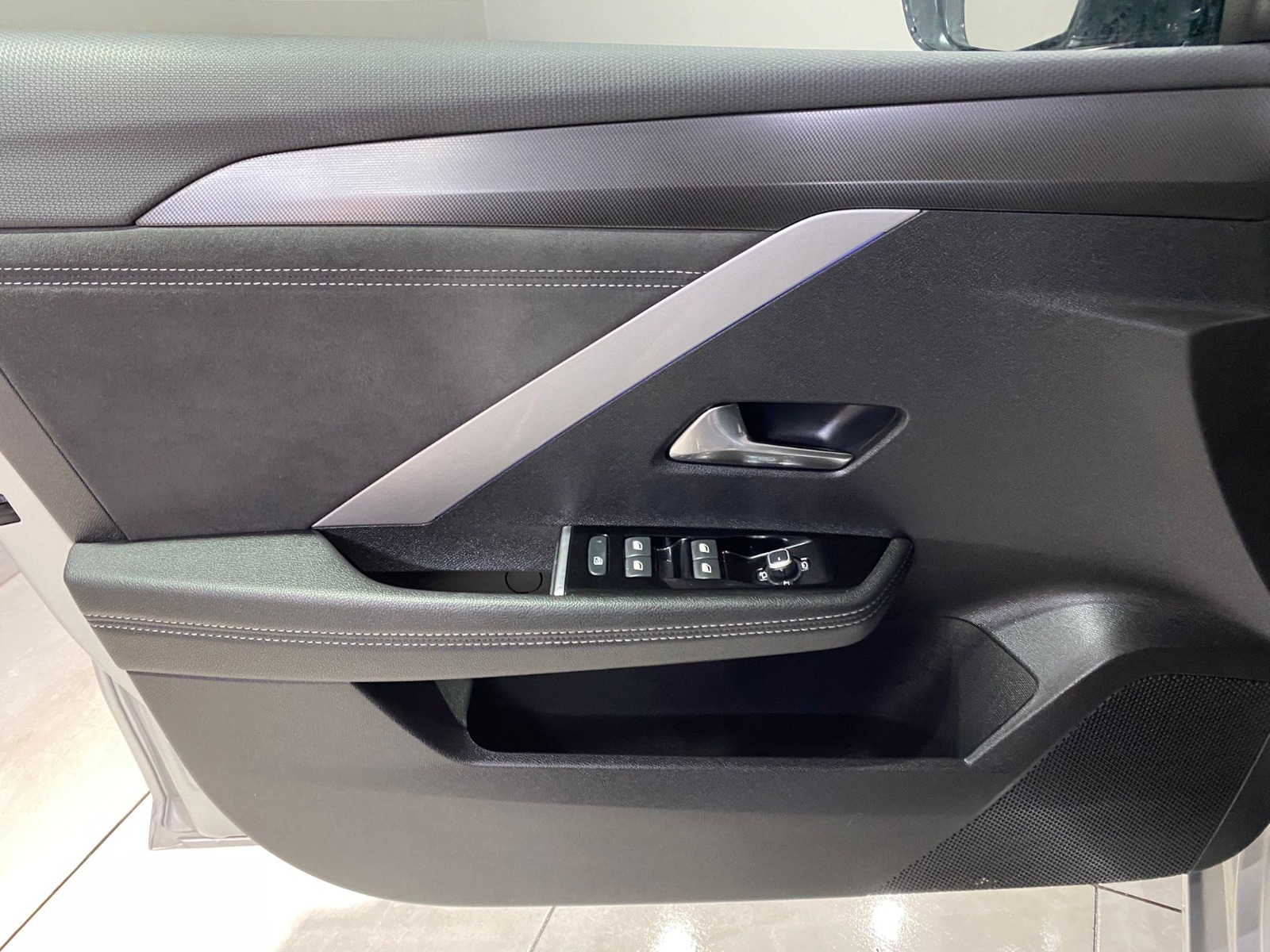 2024 Elektrik Otomatik Opel Astra-e Gümüş Gri Gürel Tasarım Aksesuar Otomotiv San. Tic. Ltd. Şti.